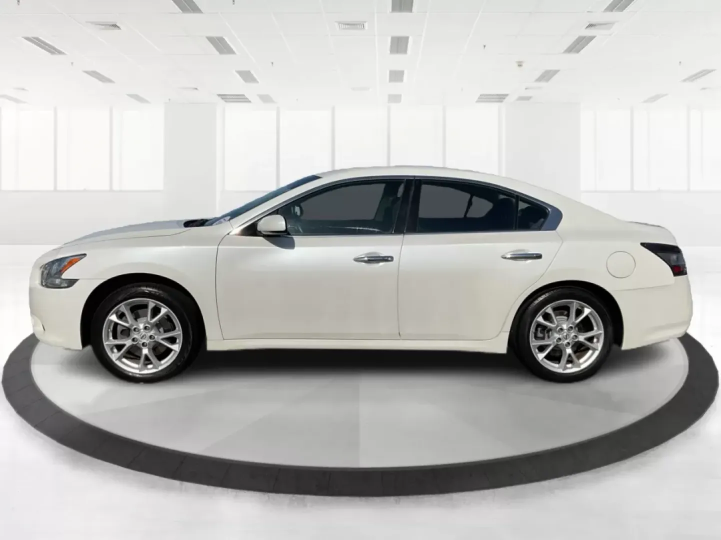 2014 Nissan Maxima 3.5 S (1N4AA5AP5EC) with an VQ 3.5L V-6 DOHC engine, located at 1184 Kauffman Ave, Fairborn, OH, 45324, (937) 908-9800, 39.807072, -84.030914 - **Experience Comfort and Style with the 2014 Nissan Maxima-Your Ideal Sedan for Everyday Adventures!**<br /> <br /> Are you looking for a reliable sedan that combines luxury, performance, and practicality? The 2014 Nissan Maxima, available now at Advantage Car and Credit in Fairborn, OH, is the perf - Photo#5
