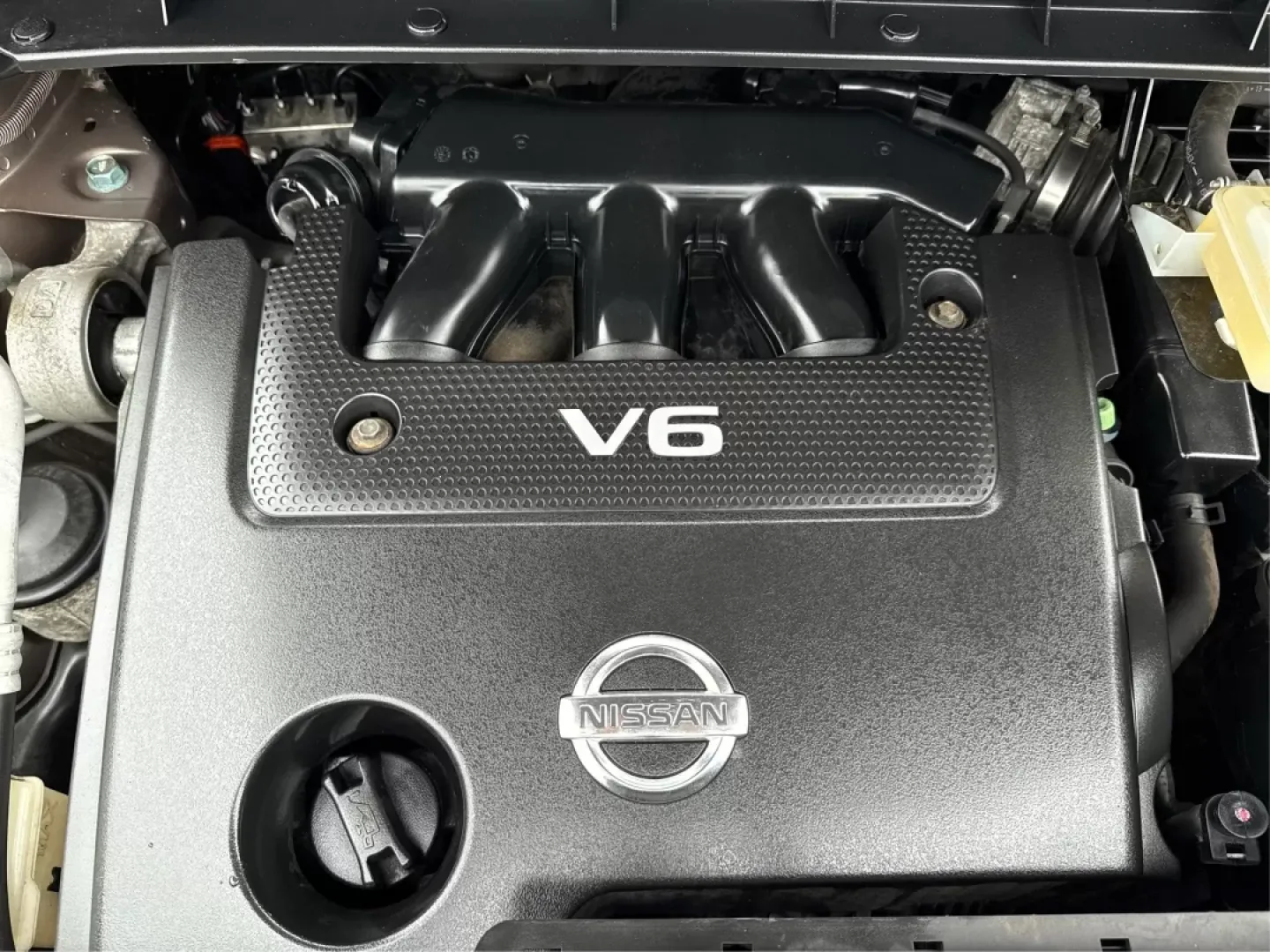 2014 Nissan Murano LE (JN8AZ1MW9EW) with an 3.5L V-6 DOHC engine, located at 1951 S Dayton Lakeview Rd., New Carlisle, OH, 45344, (937) 908-9800, 39.890999, -84.050255 - **Explore Adventure and Comfort with the 2014 Nissan Murano LE in Tinted Bronze Metallic!**<br /> <br /> Are you and your family ready for your next adventure? Whether it's a weekend getaway to the nearby Wright-Patterson Air Force Base or daily commutes through Fairborn, the 2014 Nissan Murano LE i - Photo#11