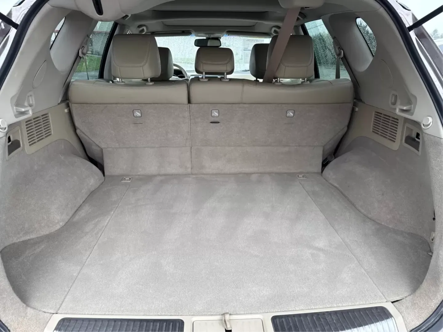 2014 Nissan Murano LE (JN8AZ1MW9EW) with an 3.5L V-6 DOHC engine, located at 1951 S Dayton Lakeview Rd., New Carlisle, OH, 45344, (937) 908-9800, 39.890999, -84.050255 - **Explore Adventure and Comfort with the 2014 Nissan Murano LE in Tinted Bronze Metallic!**<br /> <br /> Are you and your family ready for your next adventure? Whether it's a weekend getaway to the nearby Wright-Patterson Air Force Base or daily commutes through Fairborn, the 2014 Nissan Murano LE i - Photo#12