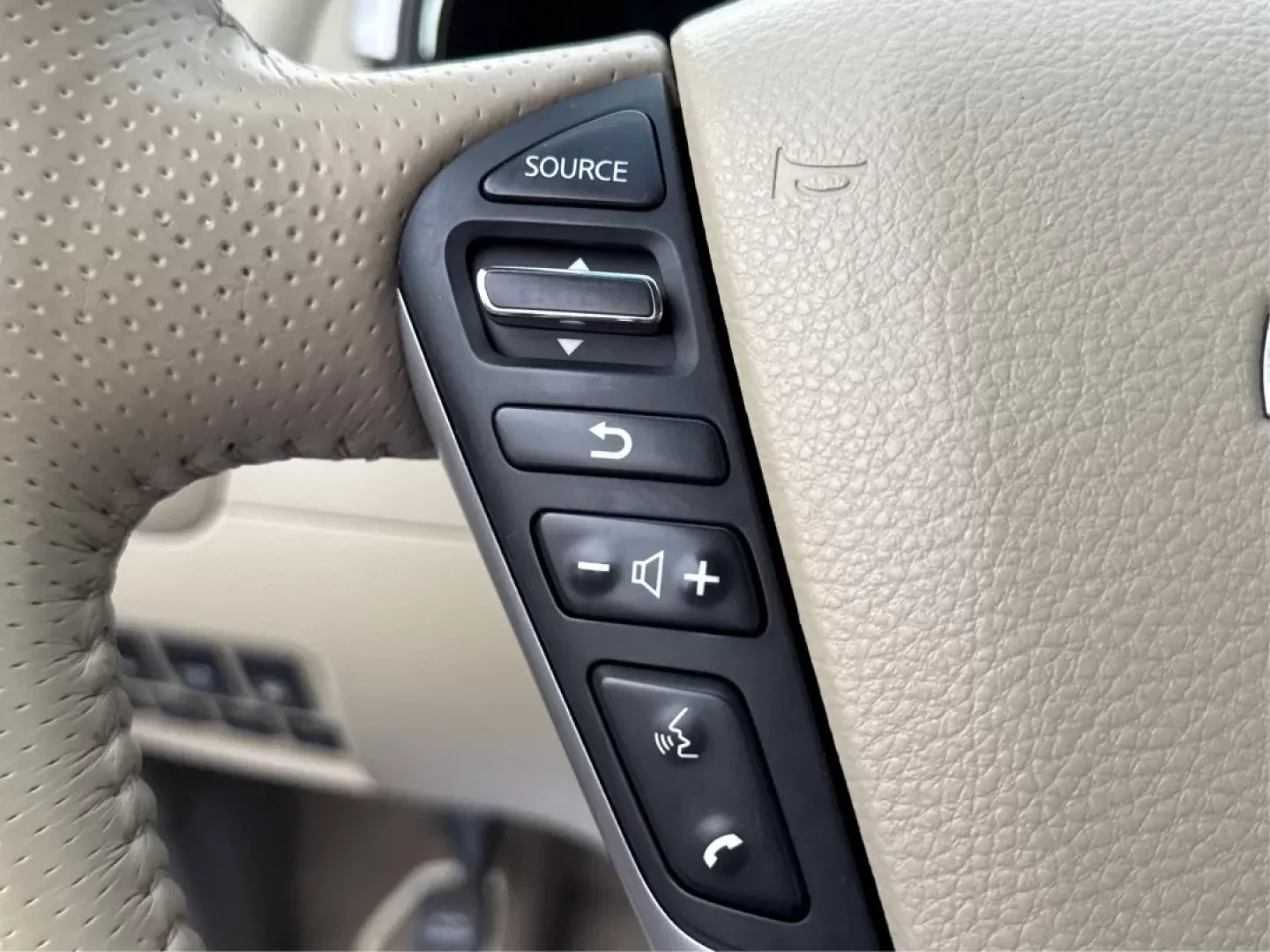 2014 Nissan Murano LE (JN8AZ1MW9EW) with an 3.5L V-6 DOHC engine, located at 1951 S Dayton Lakeview Rd., New Carlisle, OH, 45344, (937) 908-9800, 39.890999, -84.050255 - **Explore Adventure and Comfort with the 2014 Nissan Murano LE in Tinted Bronze Metallic!**<br /> <br /> Are you and your family ready for your next adventure? Whether it's a weekend getaway to the nearby Wright-Patterson Air Force Base or daily commutes through Fairborn, the 2014 Nissan Murano LE i - Photo#16