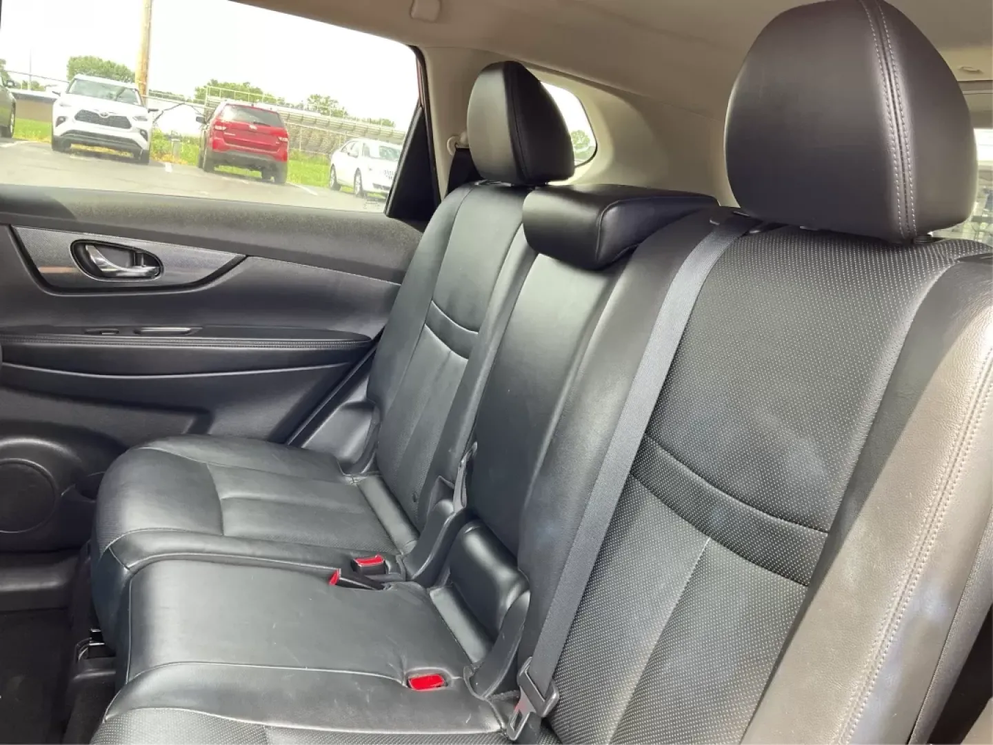2014 Nissan Rogue SL (5N1AT2MV9EC) with an 2.5L I-4 DOHC engine, located at 1184 Kauffman Ave, Fairborn, OH, 45324, (937) 908-9800, 39.807072, -84.030914 - **Unleash Adventure with This 2014 Nissan Rogue SL Ideal for Your Active Lifestyle!**<br /> <br /> Are you ready to elevate your family adventures or weekend getaways? The 2014 Nissan Rogue SL is the perfect companion for anyone looking to blend functionality with style. With a spacious interior an - Photo#10