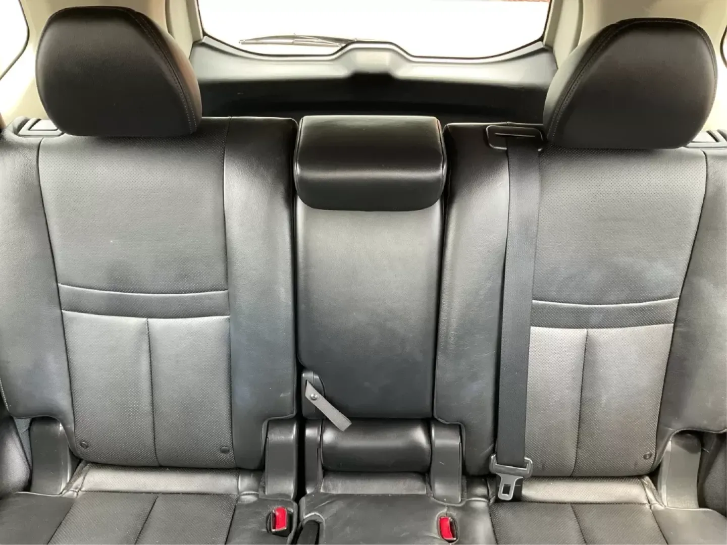 2014 Nissan Rogue SL (5N1AT2MV9EC) with an 2.5L I-4 DOHC engine, located at 1184 Kauffman Ave, Fairborn, OH, 45324, (937) 908-9800, 39.807072, -84.030914 - **Unleash Adventure with This 2014 Nissan Rogue SL Ideal for Your Active Lifestyle!**<br /> <br /> Are you ready to elevate your family adventures or weekend getaways? The 2014 Nissan Rogue SL is the perfect companion for anyone looking to blend functionality with style. With a spacious interior an - Photo#14