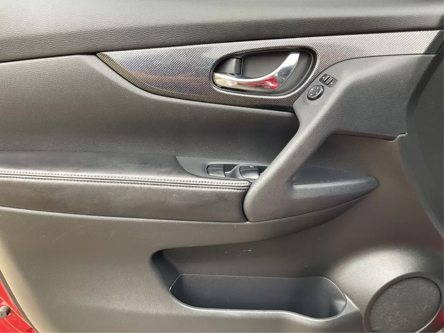 2014 Nissan Rogue SL (5N1AT2MV9EC) with an 2.5L I-4 DOHC engine, located at 1184 Kauffman Ave, Fairborn, OH, 45324, (937) 908-9800, 39.807072, -84.030914 - **Unleash Adventure with This 2014 Nissan Rogue SL Ideal for Your Active Lifestyle!**<br /> <br /> Are you ready to elevate your family adventures or weekend getaways? The 2014 Nissan Rogue SL is the perfect companion for anyone looking to blend functionality with style. With a spacious interior an - Photo#18