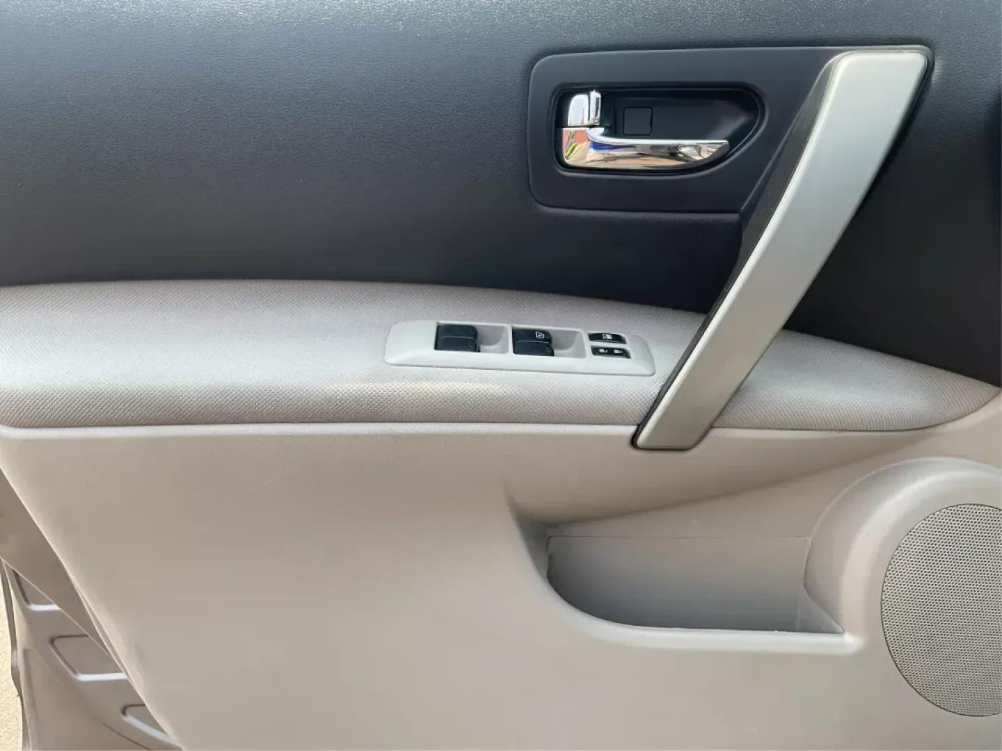 2014 Platinum Graphite Nissan Rogue Select S AWD (JN8AS5MV4EW) with an 2.5L L4 DOHC 16V engine, Continuously Variable Transmission transmission, located at 4508 South Dixie Dr, Moraine, OH, 45439, (937) 908-9800, 39.689976, -84.218452 - 2014 Nissan Rogue Select S AWD - Photo#16