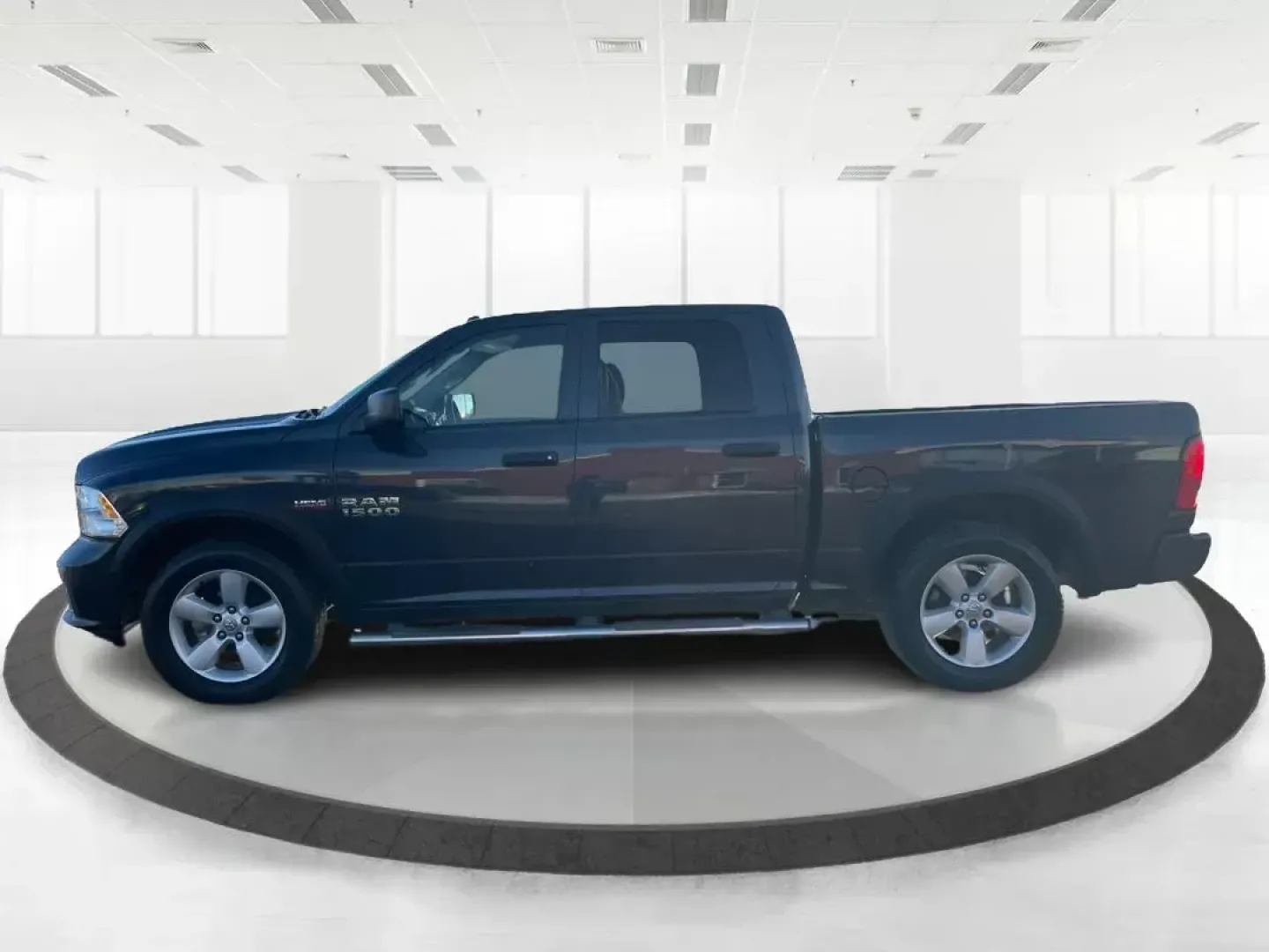2014 Ram 1500 Tradesman Crew Cab SWB 4WD (3C6RR7KT8EG) with an 5.7L V8 OHV 16V engine, 8-Speed Automatic transmission, located at 1184 Kauffman Ave, Fairborn, OH, 45324, (937) 908-9800, 39.807072, -84.030914 - 2014 Ram 1500 Tradesman Crew Cab SWB 4WD - Photo#5