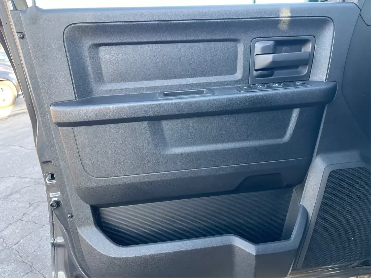 2014 Ram 1500 Tradesman Crew Cab SWB 4WD (3C6RR7KT8EG) with an 5.7L V8 OHV 16V engine, 8-Speed Automatic transmission, located at 1184 Kauffman Ave, Fairborn, OH, 45324, (937) 908-9800, 39.807072, -84.030914 - 2014 Ram 1500 Tradesman Crew Cab SWB 4WD - Photo#17
