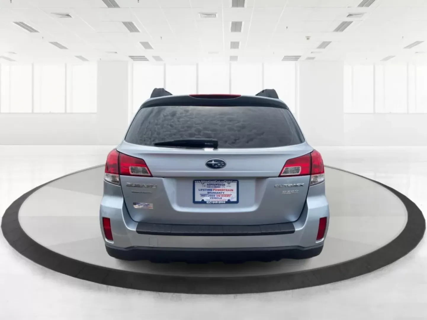 2014 Subaru Outback 2.5i (4S4BRBAC8E3) with an 2.5L H-4 DOHC engine, located at 1230 East Main St, Xenia, OH, 45385, (937) 908-9800, 39.688026, -83.910172 - Experience the perfect blend of adventure and practicality with this 2014 Subaru Outback 2.5i, available now at Advantage Car and Credit, located at 1184 Kauffman Ave, Fairborn, OH 45324. This versatile hatchback is ideal for weekend getaways with friends, daily commutes, or family outings, making i - Photo#3