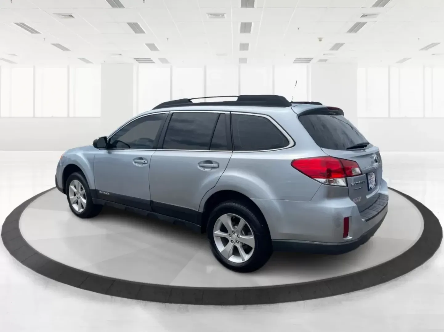 2014 Subaru Outback 2.5i (4S4BRBAC8E3) with an 2.5L H-4 DOHC engine, located at 1230 East Main St, Xenia, OH, 45385, (937) 908-9800, 39.688026, -83.910172 - Experience the perfect blend of adventure and practicality with this 2014 Subaru Outback 2.5i, available now at Advantage Car and Credit, located at 1184 Kauffman Ave, Fairborn, OH 45324. This versatile hatchback is ideal for weekend getaways with friends, daily commutes, or family outings, making i - Photo#4