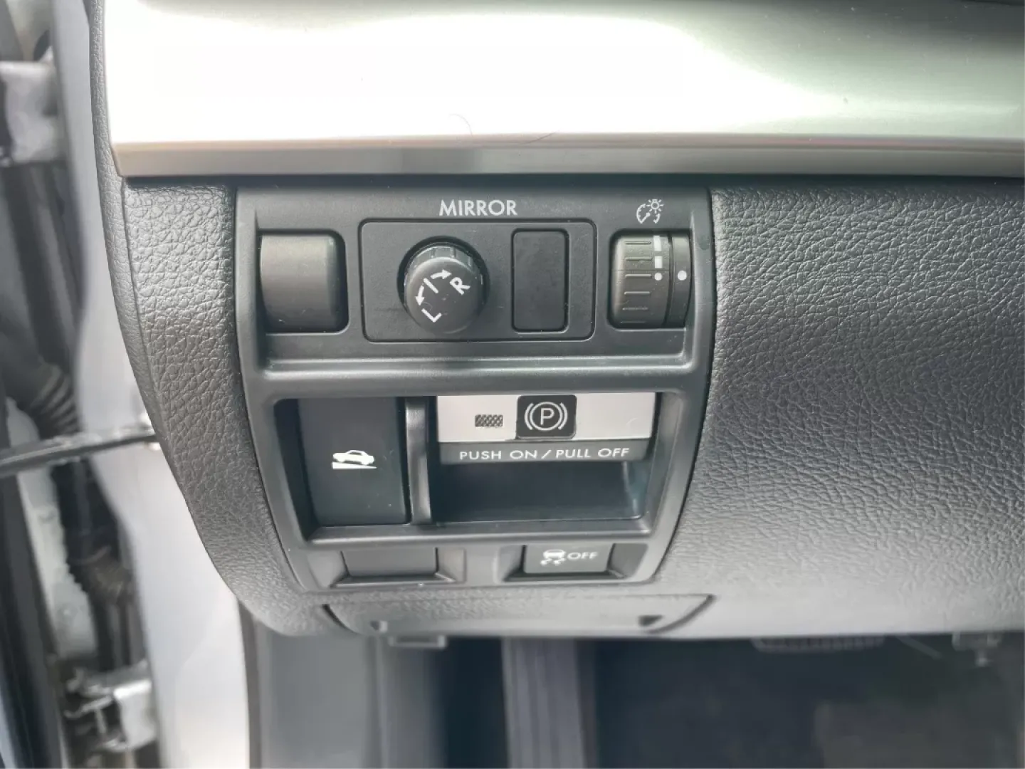 2014 Subaru Outback 2.5i (4S4BRBAC8E3) with an 2.5L H-4 DOHC engine, located at 1230 East Main St, Xenia, OH, 45385, (937) 908-9800, 39.688026, -83.910172 - Experience the perfect blend of adventure and practicality with this 2014 Subaru Outback 2.5i, available now at Advantage Car and Credit, located at 1184 Kauffman Ave, Fairborn, OH 45324. This versatile hatchback is ideal for weekend getaways with friends, daily commutes, or family outings, making i - Photo#17