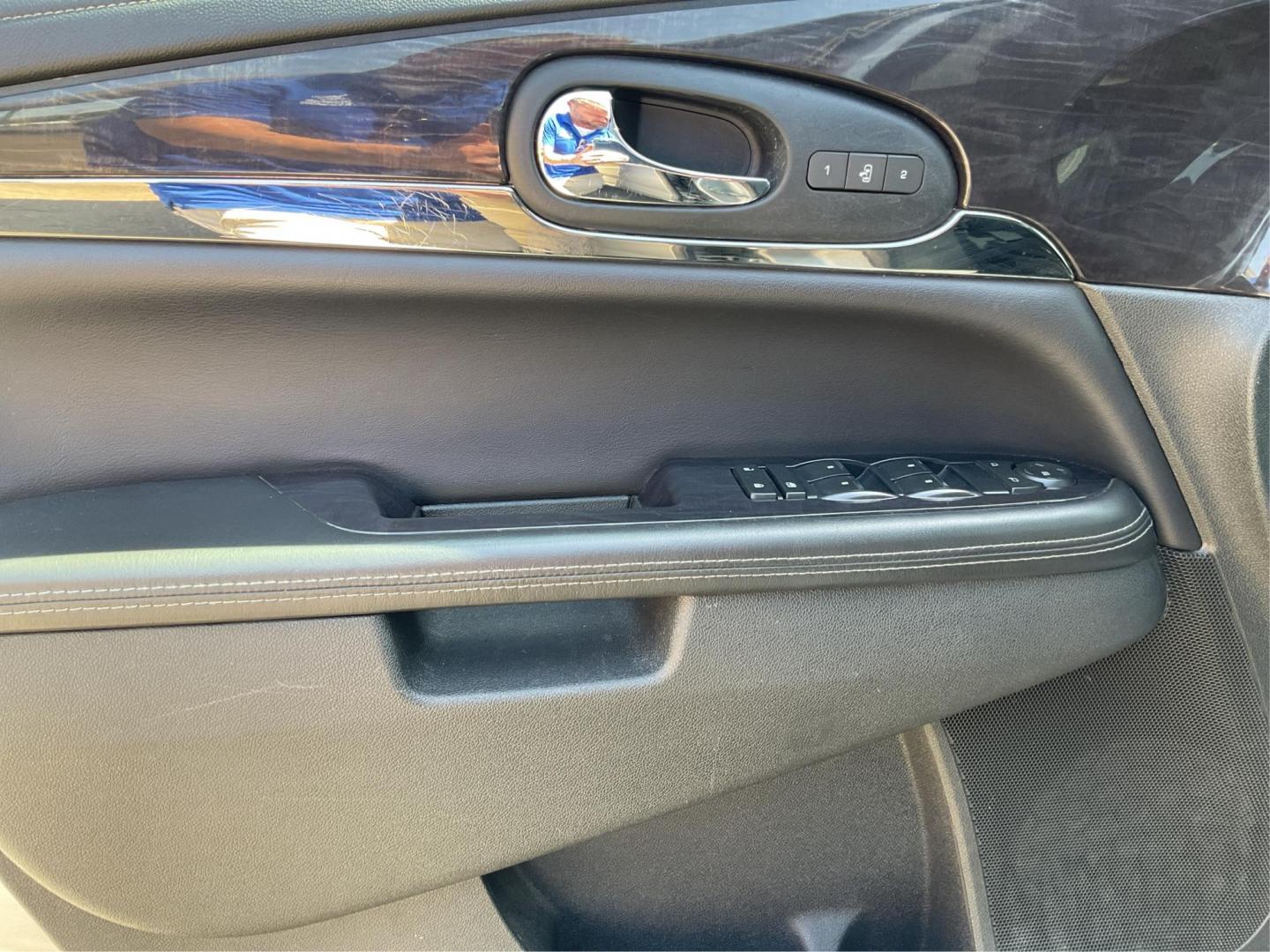 2015 Buick Enclave Leather (5GAKVBKD2FJ) with an 3.6L V-6 gasoline direct injection engine, located at 1230 East Main St, Xenia, OH, 45385, (937) 908-9800, 39.688026, -83.910172 - 2015 Buick Enclave Leather - Photo#18