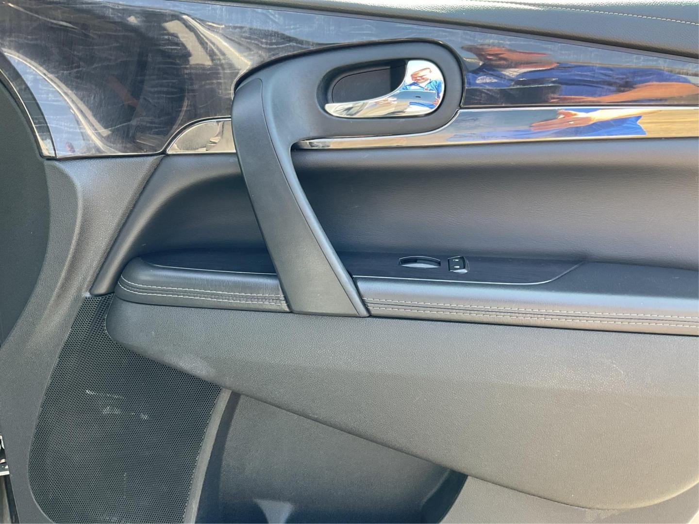 2015 Buick Enclave Leather (5GAKVBKD2FJ) with an 3.6L V-6 gasoline direct injection engine, located at 1230 East Main St, Xenia, OH, 45385, (937) 908-9800, 39.688026, -83.910172 - 2015 Buick Enclave Leather - Photo#19