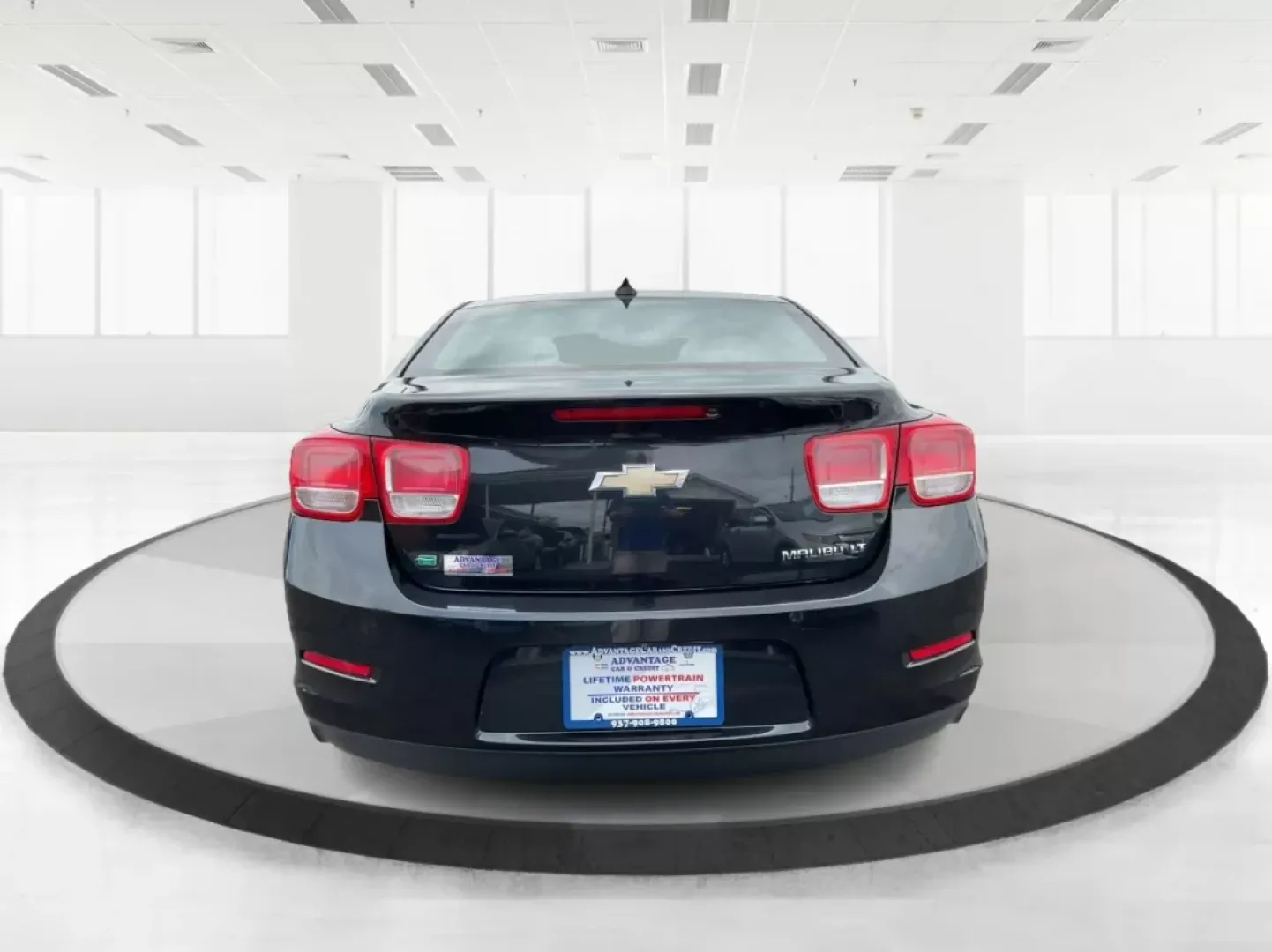 2015 Chevrolet Malibu 2LT (1G11D5SL3FF) with an ECOTEC 2.5L I-4 gasoline direct injection engine, located at 401 Woodman Dr, Riverside, OH, 45431, (937) 908-9800, 39.760899, -84.123421 - **Unleash Your Daily Adventures with the 2015 Chevrolet Malibu 2LT at Advantage Car and Credit in Fairborn, OH!**<br /> <br /> Are you looking for a reliable vehicle that perfectly blends comfort, style, and affordability? Look no further! The 2015 Chevrolet Malibu 2LT is the ideal companion for any - Photo#3