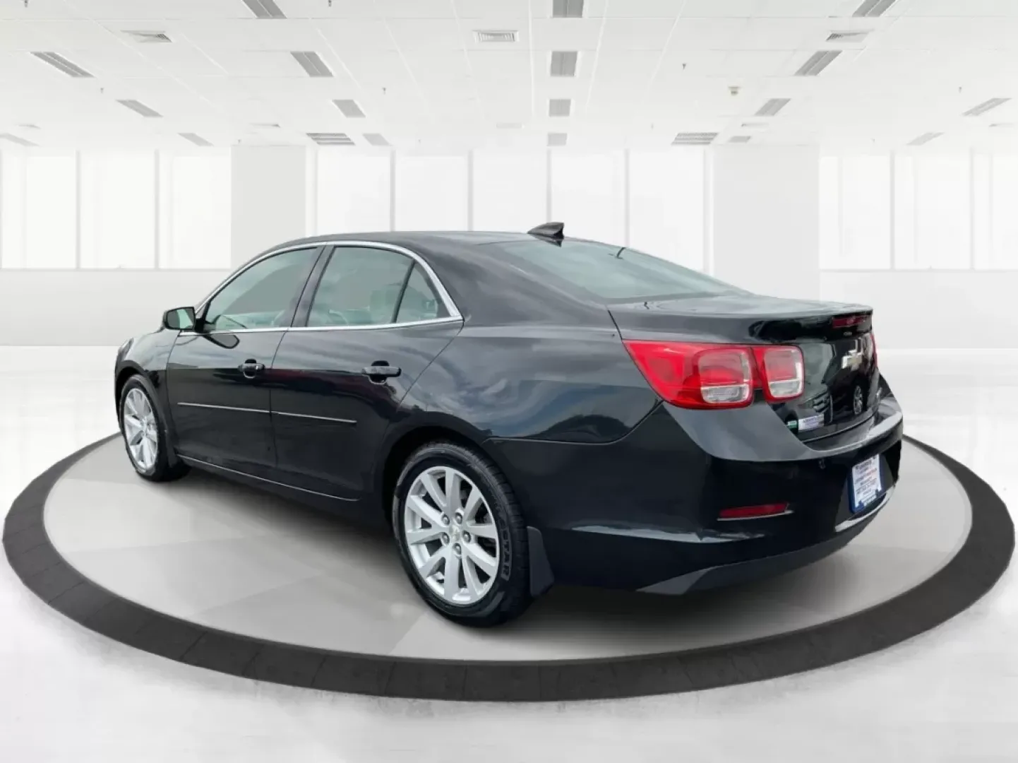 2015 Chevrolet Malibu 2LT (1G11D5SL3FF) with an ECOTEC 2.5L I-4 gasoline direct injection engine, located at 401 Woodman Dr, Riverside, OH, 45431, (937) 908-9800, 39.760899, -84.123421 - **Unleash Your Daily Adventures with the 2015 Chevrolet Malibu 2LT at Advantage Car and Credit in Fairborn, OH!**<br /> <br /> Are you looking for a reliable vehicle that perfectly blends comfort, style, and affordability? Look no further! The 2015 Chevrolet Malibu 2LT is the ideal companion for any - Photo#4