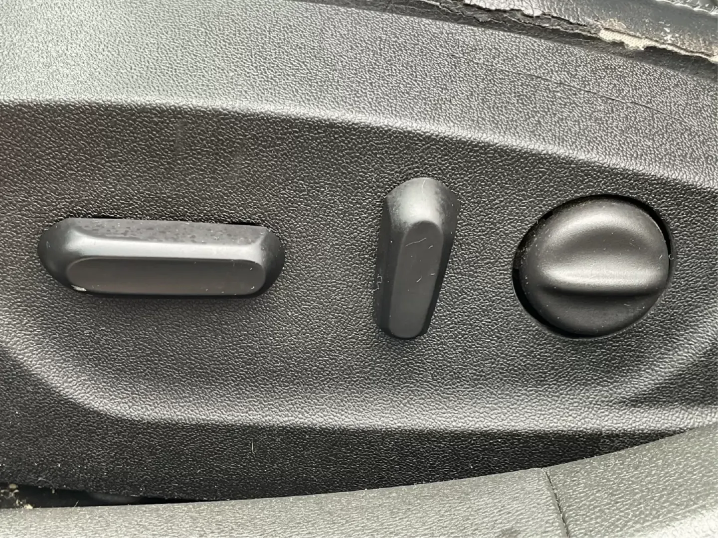 2015 Chevrolet Malibu 2LT (1G11D5SL9FF) with an ECOTEC 2.5L I-4 gasoline direct injection engine, located at 1099 N County Rd 25A, Troy, OH, 45373, (937) 908-9800, 40.057079, -84.212883 - Discover the perfect blend of style, performance, and affordability with the 2015 Chevrolet Malibu 2LT, available now at Advantage Car and Credit in Fairborn, OH. Whether you're commuting to work, ferrying the kids to school, or planning weekend getaways, this reliable sedan is designed to enhance y - Photo#18