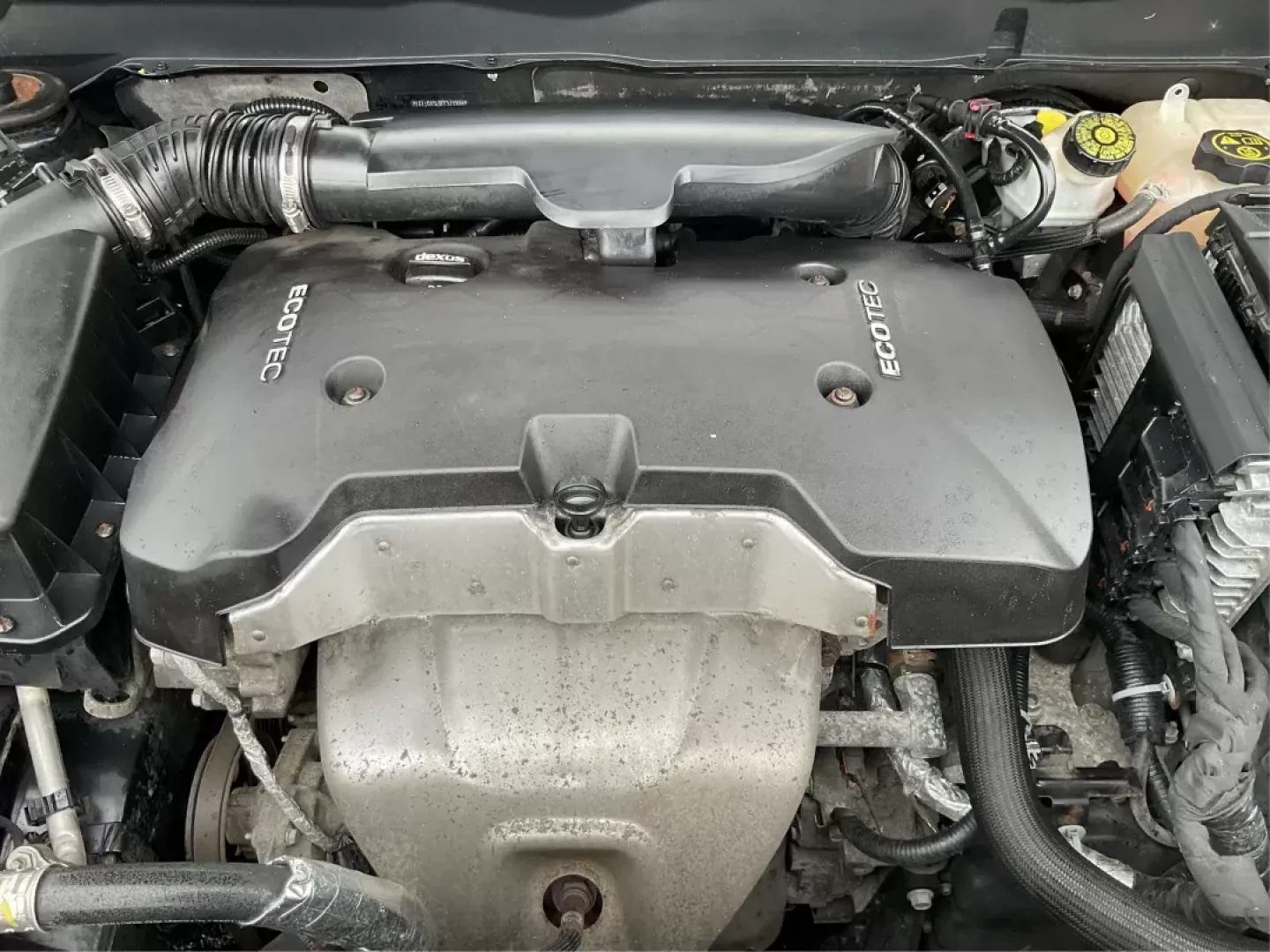 2015 Chevrolet Malibu 1LT (1G11C5SL0FF) with an ECOTEC 2.5L I-4 gasoline direct injection engine, located at 401 Woodman Dr, Riverside, OH, 45431, (937) 908-9800, 39.760899, -84.123421 - 2015 Chevrolet Malibu 1LT - Photo#10