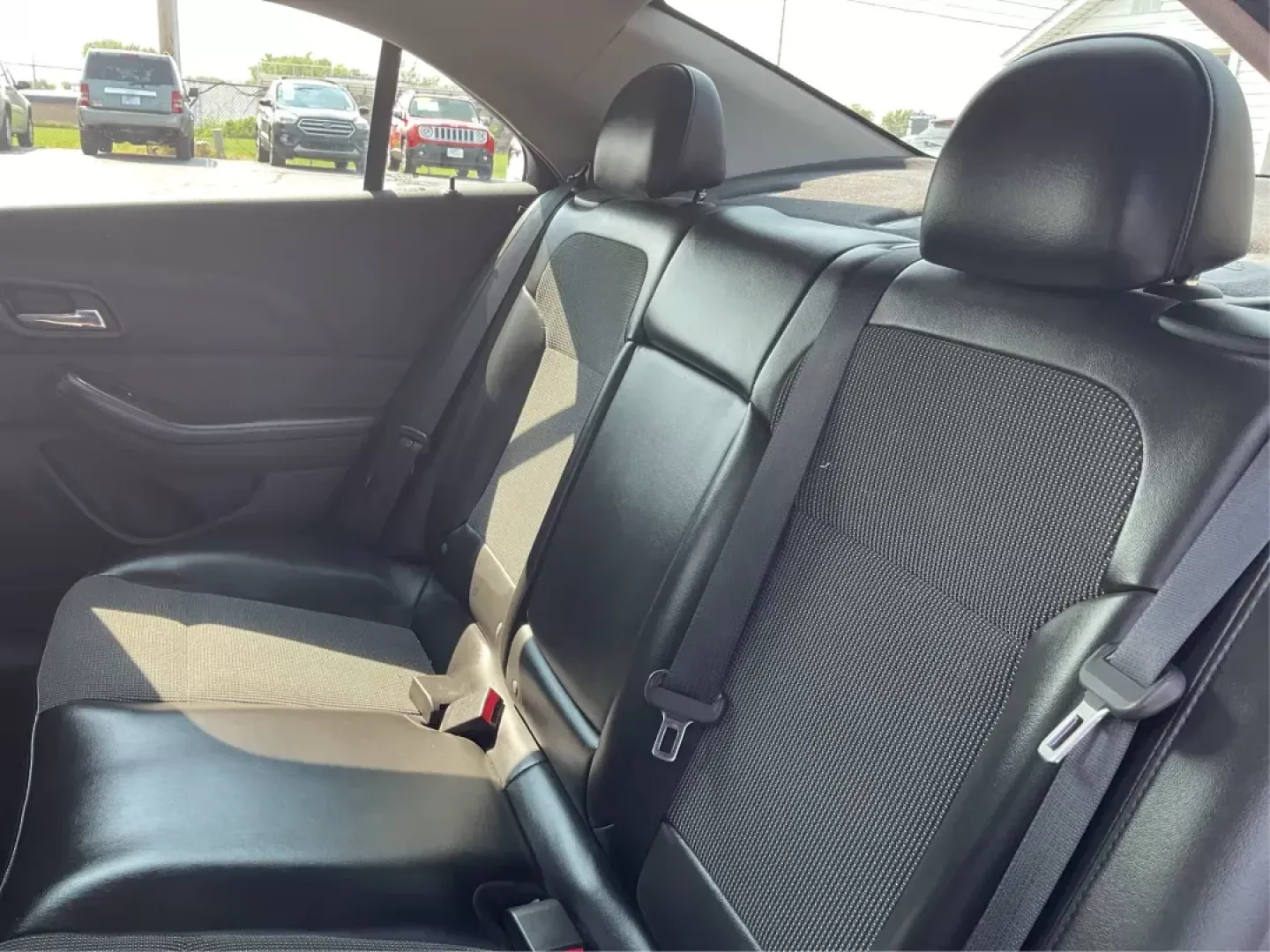 2015 Chevrolet Malibu 2LT (1G11D5SL8FF) with an ECOTEC 2.5L I-4 gasoline direct injection engine, located at 1230 East Main St, Xenia, OH, 45385, (937) 908-9800, 39.688026, -83.910172 - 2015 Chevrolet Malibu 2LT - Photo#9