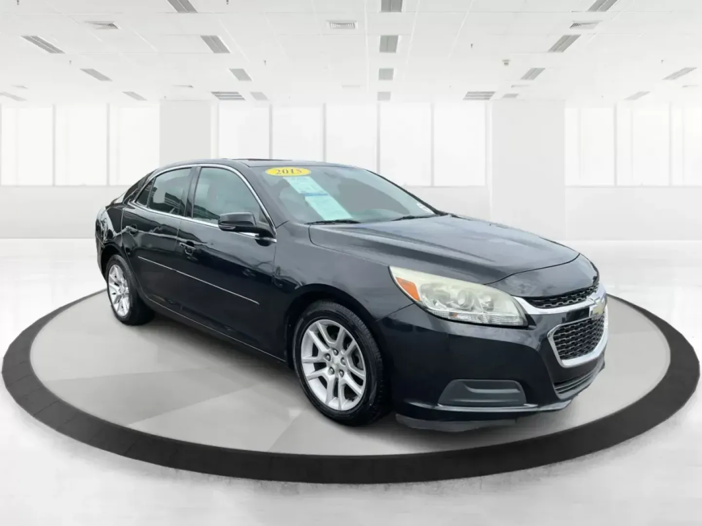 2015 Chevrolet Malibu 1LT (1G11C5SL0FF) with an ECOTEC 2.5L I-4 gasoline direct injection engine, located at 1230 East Main St, Xenia, OH, 45385, (937) 908-9800, 39.688026, -83.910172 - Are you ready to elevate your driving experience and embrace a lifestyle filled with comfort and reliability? The 2015 Chevrolet Malibu 1LT, available at Advantage Car and Credit in Fairborn, OH, is perfect for those who value both style and functionality. This sedan is not just a mode of transport; - Photo#0