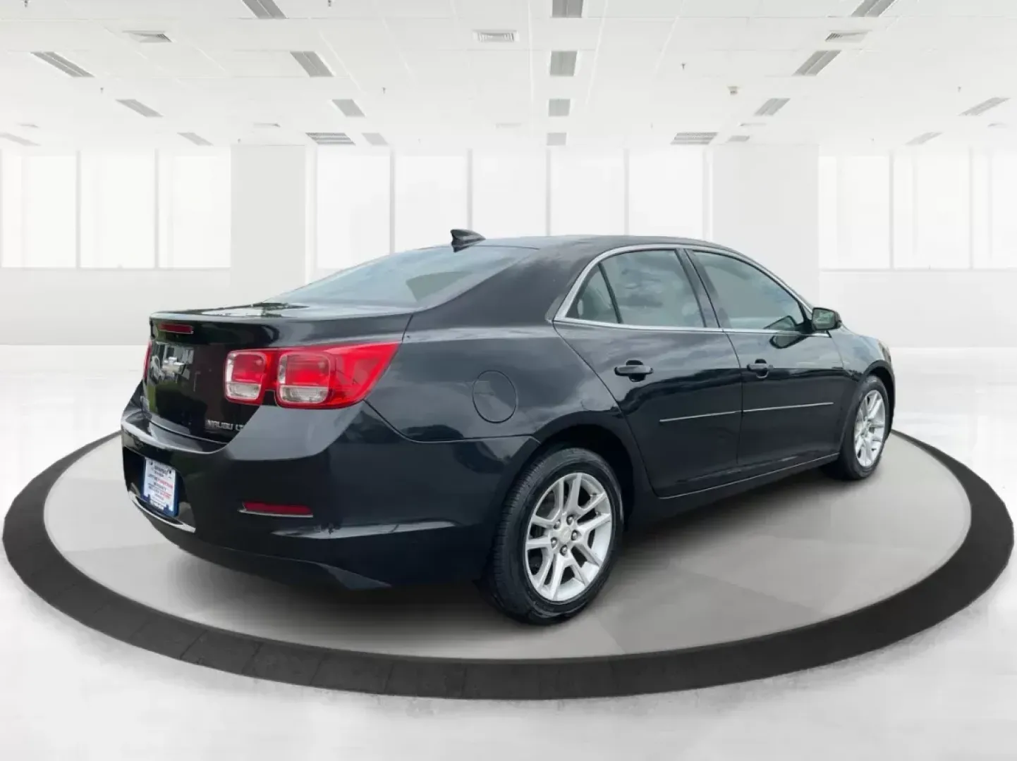 2015 Chevrolet Malibu 1LT (1G11C5SL0FF) with an ECOTEC 2.5L I-4 gasoline direct injection engine, located at 1230 East Main St, Xenia, OH, 45385, (937) 908-9800, 39.688026, -83.910172 - Are you ready to elevate your driving experience and embrace a lifestyle filled with comfort and reliability? The 2015 Chevrolet Malibu 1LT, available at Advantage Car and Credit in Fairborn, OH, is perfect for those who value both style and functionality. This sedan is not just a mode of transport; - Photo#2