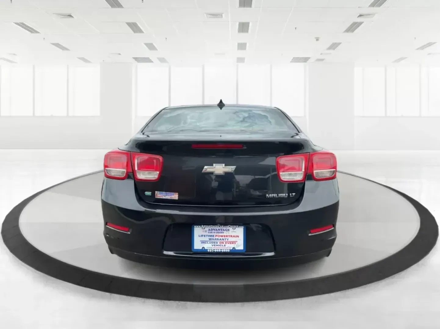 2015 Chevrolet Malibu 1LT (1G11C5SL0FF) with an ECOTEC 2.5L I-4 gasoline direct injection engine, located at 1230 East Main St, Xenia, OH, 45385, (937) 908-9800, 39.688026, -83.910172 - Are you ready to elevate your driving experience and embrace a lifestyle filled with comfort and reliability? The 2015 Chevrolet Malibu 1LT, available at Advantage Car and Credit in Fairborn, OH, is perfect for those who value both style and functionality. This sedan is not just a mode of transport; - Photo#3
