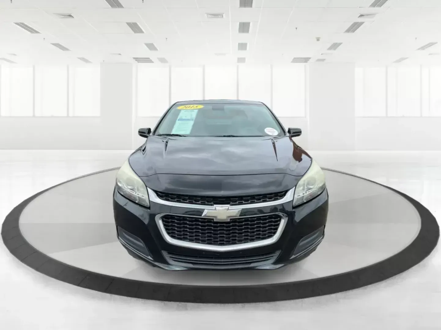 2015 Chevrolet Malibu 1LT (1G11C5SL0FF) with an ECOTEC 2.5L I-4 gasoline direct injection engine, located at 1230 East Main St, Xenia, OH, 45385, (937) 908-9800, 39.688026, -83.910172 - Are you ready to elevate your driving experience and embrace a lifestyle filled with comfort and reliability? The 2015 Chevrolet Malibu 1LT, available at Advantage Car and Credit in Fairborn, OH, is perfect for those who value both style and functionality. This sedan is not just a mode of transport; - Photo#6