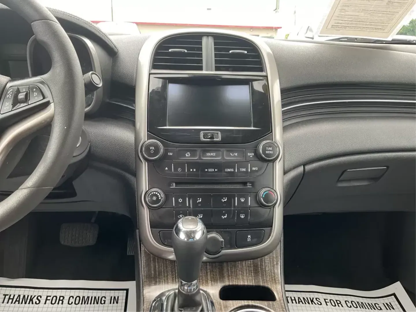 2015 Chevrolet Malibu 1LT (1G11C5SL0FF) with an ECOTEC 2.5L I-4 gasoline direct injection engine, located at 1230 East Main St, Xenia, OH, 45385, (937) 908-9800, 39.688026, -83.910172 - Are you ready to elevate your driving experience and embrace a lifestyle filled with comfort and reliability? The 2015 Chevrolet Malibu 1LT, available at Advantage Car and Credit in Fairborn, OH, is perfect for those who value both style and functionality. This sedan is not just a mode of transport; - Photo#12
