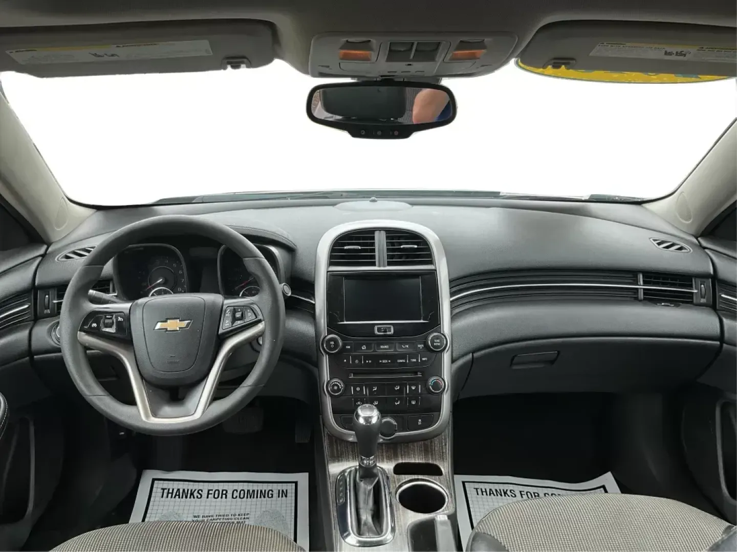 2015 Chevrolet Malibu 1LT (1G11C5SL0FF) with an ECOTEC 2.5L I-4 gasoline direct injection engine, located at 1230 East Main St, Xenia, OH, 45385, (937) 908-9800, 39.688026, -83.910172 - Are you ready to elevate your driving experience and embrace a lifestyle filled with comfort and reliability? The 2015 Chevrolet Malibu 1LT, available at Advantage Car and Credit in Fairborn, OH, is perfect for those who value both style and functionality. This sedan is not just a mode of transport; - Photo#20