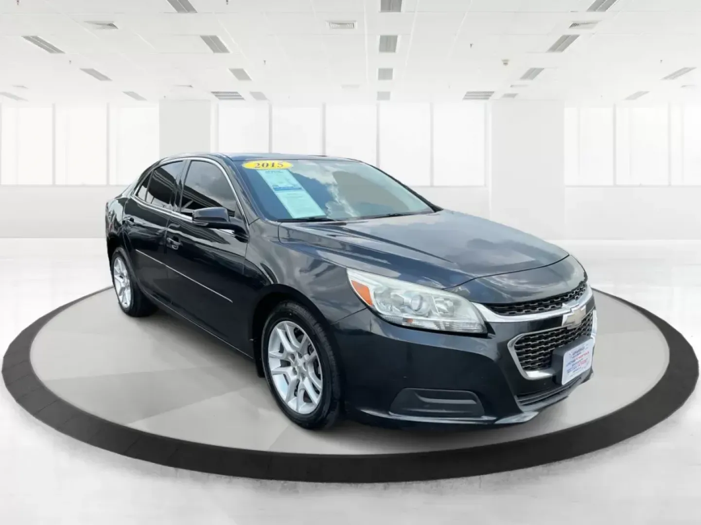 2015 Chevrolet Malibu 1LT (1G11C5SL6FF) with an ECOTEC 2.5L I-4 gasoline direct injection engine, located at 4508 South Dixie Dr, Moraine, OH, 45439, (937) 908-9800, 39.689976, -84.218452 - **Elevate Your Daily Drive with the 2015 Chevrolet Malibu 1LT at Advantage Car and Credit!** <br /> <br /> Are you looking for a vehicle that combines style, comfort, and reliability? The 2015 Chevrolet Malibu 1LT is the perfect sedan for everyone from busy professionals to growing families. With it - Photo#0