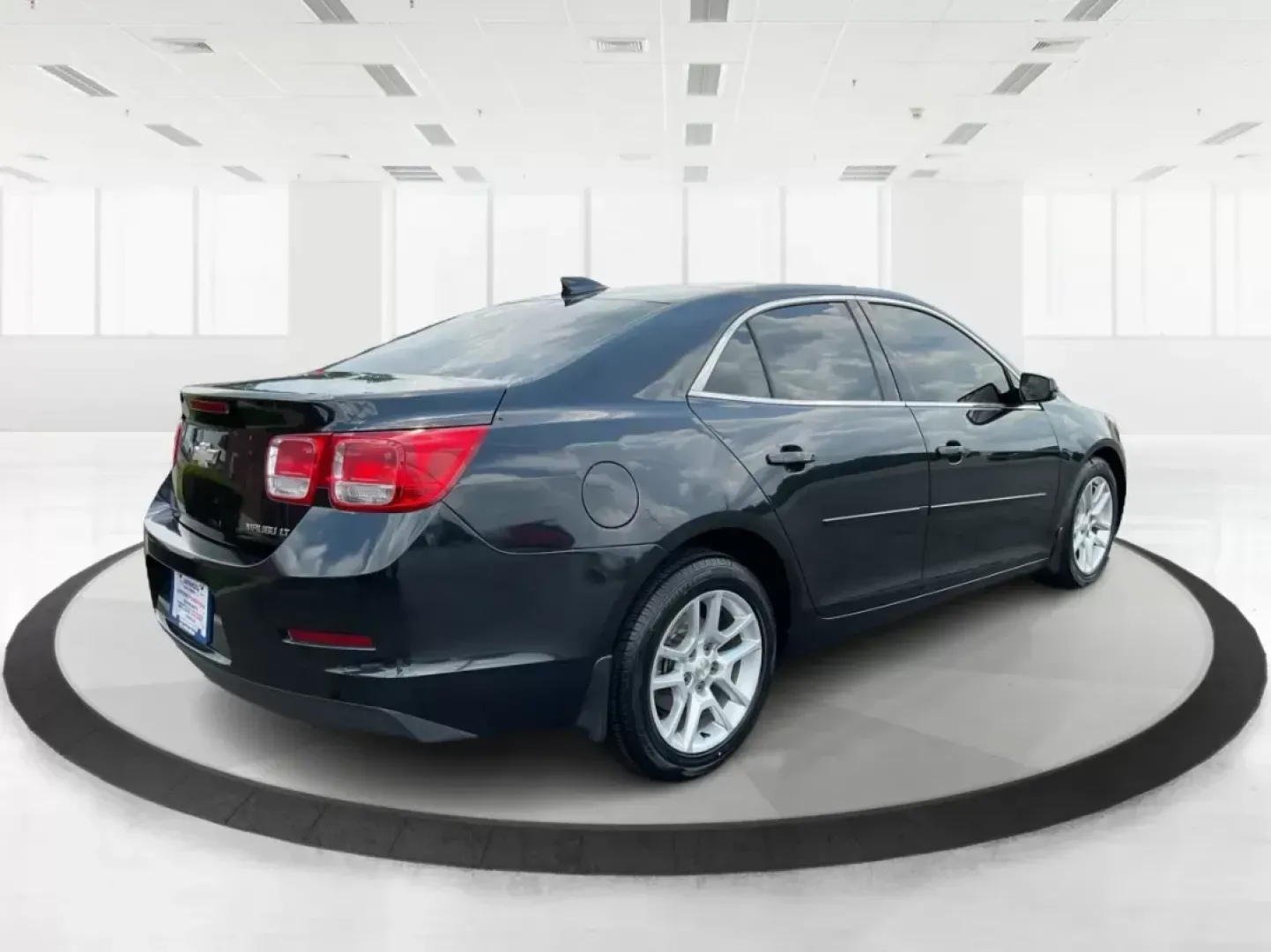 2015 Chevrolet Malibu 1LT (1G11C5SL6FF) with an ECOTEC 2.5L I-4 gasoline direct injection engine, located at 4508 South Dixie Dr, Moraine, OH, 45439, (937) 908-9800, 39.689976, -84.218452 - **Elevate Your Daily Drive with the 2015 Chevrolet Malibu 1LT at Advantage Car and Credit!** <br /> <br /> Are you looking for a vehicle that combines style, comfort, and reliability? The 2015 Chevrolet Malibu 1LT is the perfect sedan for everyone from busy professionals to growing families. With it - Photo#2
