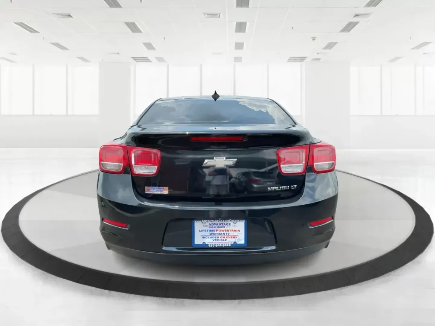 2015 Chevrolet Malibu 1LT (1G11C5SL6FF) with an ECOTEC 2.5L I-4 gasoline direct injection engine, located at 4508 South Dixie Dr, Moraine, OH, 45439, (937) 908-9800, 39.689976, -84.218452 - **Elevate Your Daily Drive with the 2015 Chevrolet Malibu 1LT at Advantage Car and Credit!** <br /> <br /> Are you looking for a vehicle that combines style, comfort, and reliability? The 2015 Chevrolet Malibu 1LT is the perfect sedan for everyone from busy professionals to growing families. With it - Photo#3