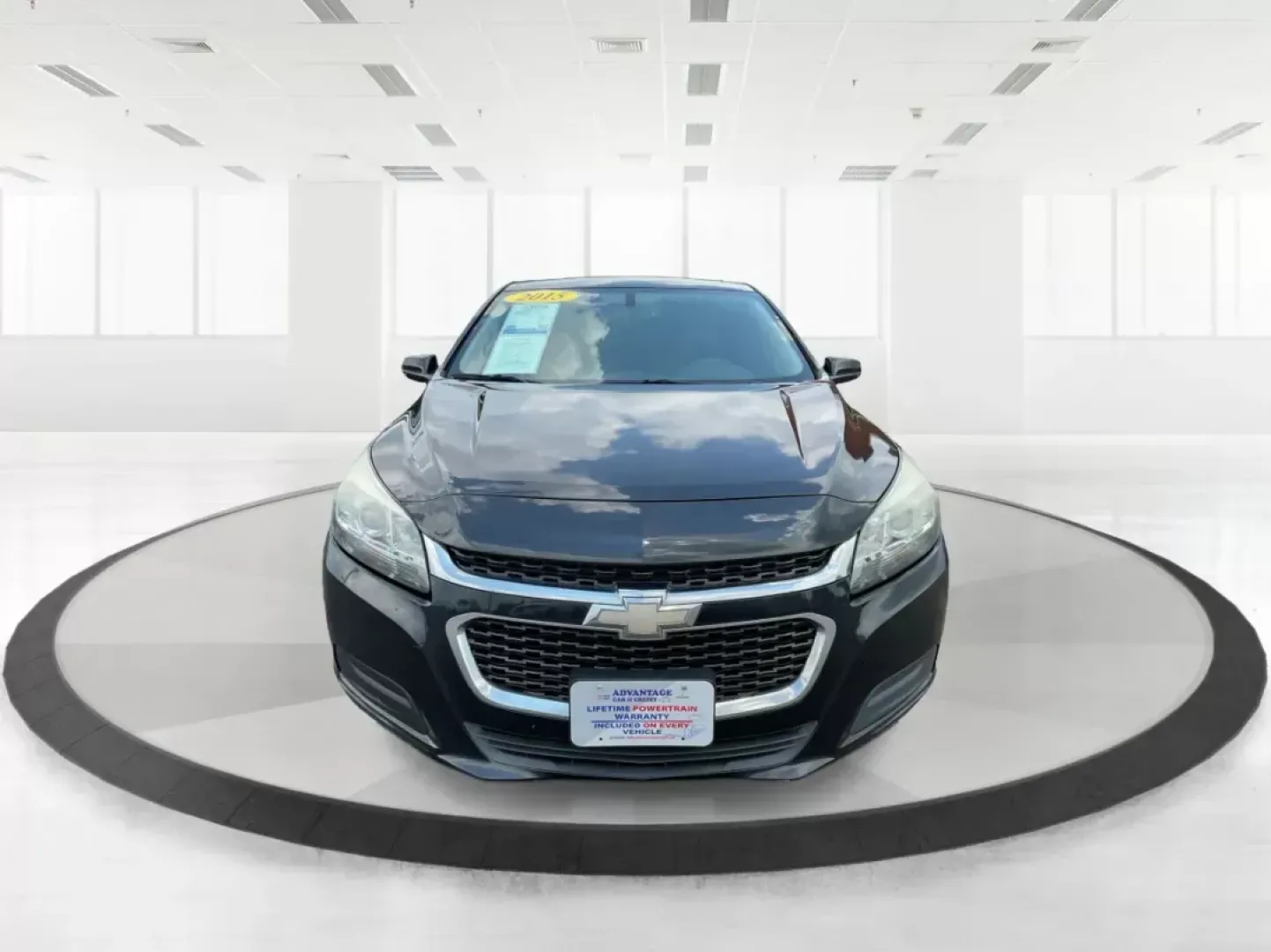 2015 Chevrolet Malibu 1LT (1G11C5SL6FF) with an ECOTEC 2.5L I-4 gasoline direct injection engine, located at 4508 South Dixie Dr, Moraine, OH, 45439, (937) 908-9800, 39.689976, -84.218452 - **Elevate Your Daily Drive with the 2015 Chevrolet Malibu 1LT at Advantage Car and Credit!** <br /> <br /> Are you looking for a vehicle that combines style, comfort, and reliability? The 2015 Chevrolet Malibu 1LT is the perfect sedan for everyone from busy professionals to growing families. With it - Photo#6