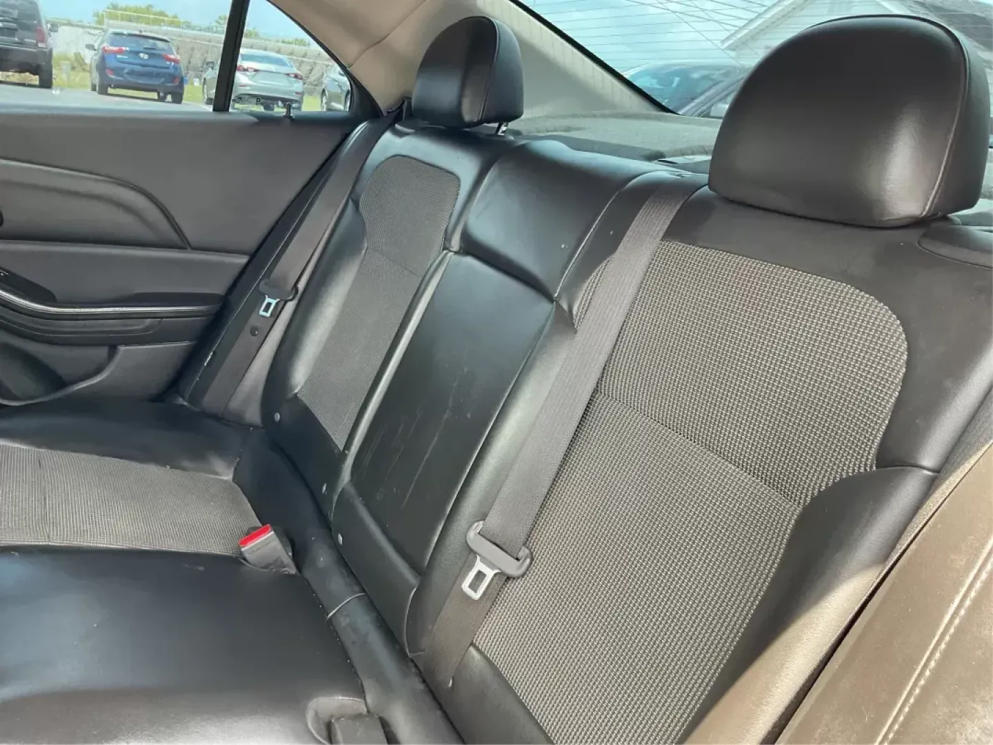 2015 Chevrolet Malibu 1LT (1G11C5SL6FF) with an ECOTEC 2.5L I-4 gasoline direct injection engine, located at 4508 South Dixie Dr, Moraine, OH, 45439, (937) 908-9800, 39.689976, -84.218452 - **Elevate Your Daily Drive with the 2015 Chevrolet Malibu 1LT at Advantage Car and Credit!** <br /> <br /> Are you looking for a vehicle that combines style, comfort, and reliability? The 2015 Chevrolet Malibu 1LT is the perfect sedan for everyone from busy professionals to growing families. With it - Photo#9