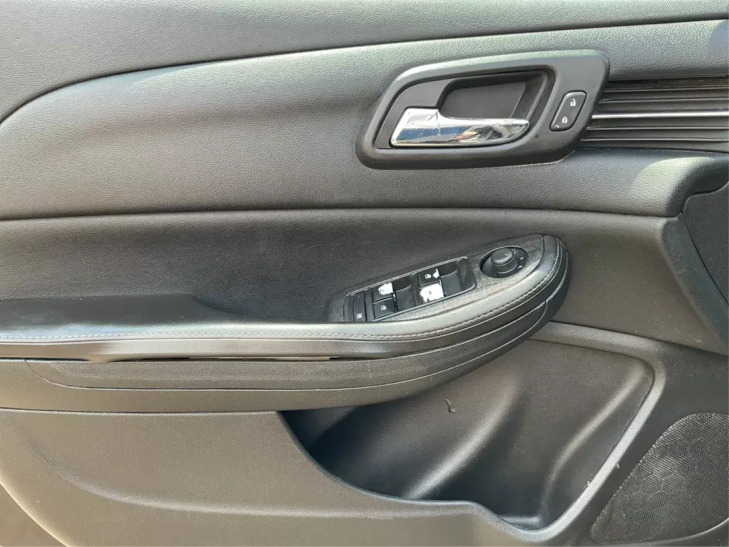 2015 Chevrolet Malibu 1LT (1G11C5SL6FF) with an ECOTEC 2.5L I-4 gasoline direct injection engine, located at 4508 South Dixie Dr, Moraine, OH, 45439, (937) 908-9800, 39.689976, -84.218452 - **Elevate Your Daily Drive with the 2015 Chevrolet Malibu 1LT at Advantage Car and Credit!** <br /> <br /> Are you looking for a vehicle that combines style, comfort, and reliability? The 2015 Chevrolet Malibu 1LT is the perfect sedan for everyone from busy professionals to growing families. With it - Photo#18