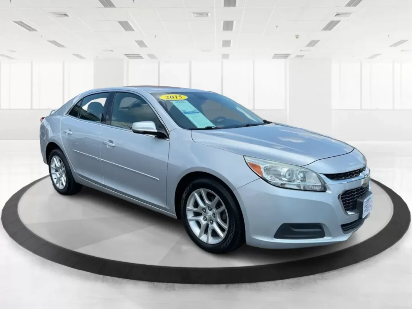 2015 Chevrolet Malibu 1LT (1G11C5SL9FU) with an ECOTEC 2.5L I-4 gasoline direct injection engine, located at 1184 Kauffman Ave, Fairborn, OH, 45324, (937) 908-9800, 39.807072, -84.030914 - **Experience the Road in Style with the 2015 Chevrolet Malibu 1LT Your Perfect Family Sedan!**<br /> <br /> If you're on the hunt for a reliable, stylish vehicle that effortlessly combines comfort, efficiency, and safety, look no further than the 2015 Chevrolet Malibu 1LT. Ideal for growing familie - Photo#0