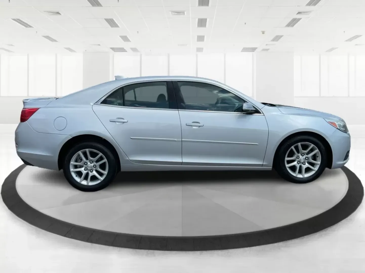 2015 Chevrolet Malibu 1LT (1G11C5SL9FU) with an ECOTEC 2.5L I-4 gasoline direct injection engine, located at 1184 Kauffman Ave, Fairborn, OH, 45324, (937) 908-9800, 39.807072, -84.030914 - **Experience the Road in Style with the 2015 Chevrolet Malibu 1LT Your Perfect Family Sedan!**<br /> <br /> If you're on the hunt for a reliable, stylish vehicle that effortlessly combines comfort, efficiency, and safety, look no further than the 2015 Chevrolet Malibu 1LT. Ideal for growing familie - Photo#1