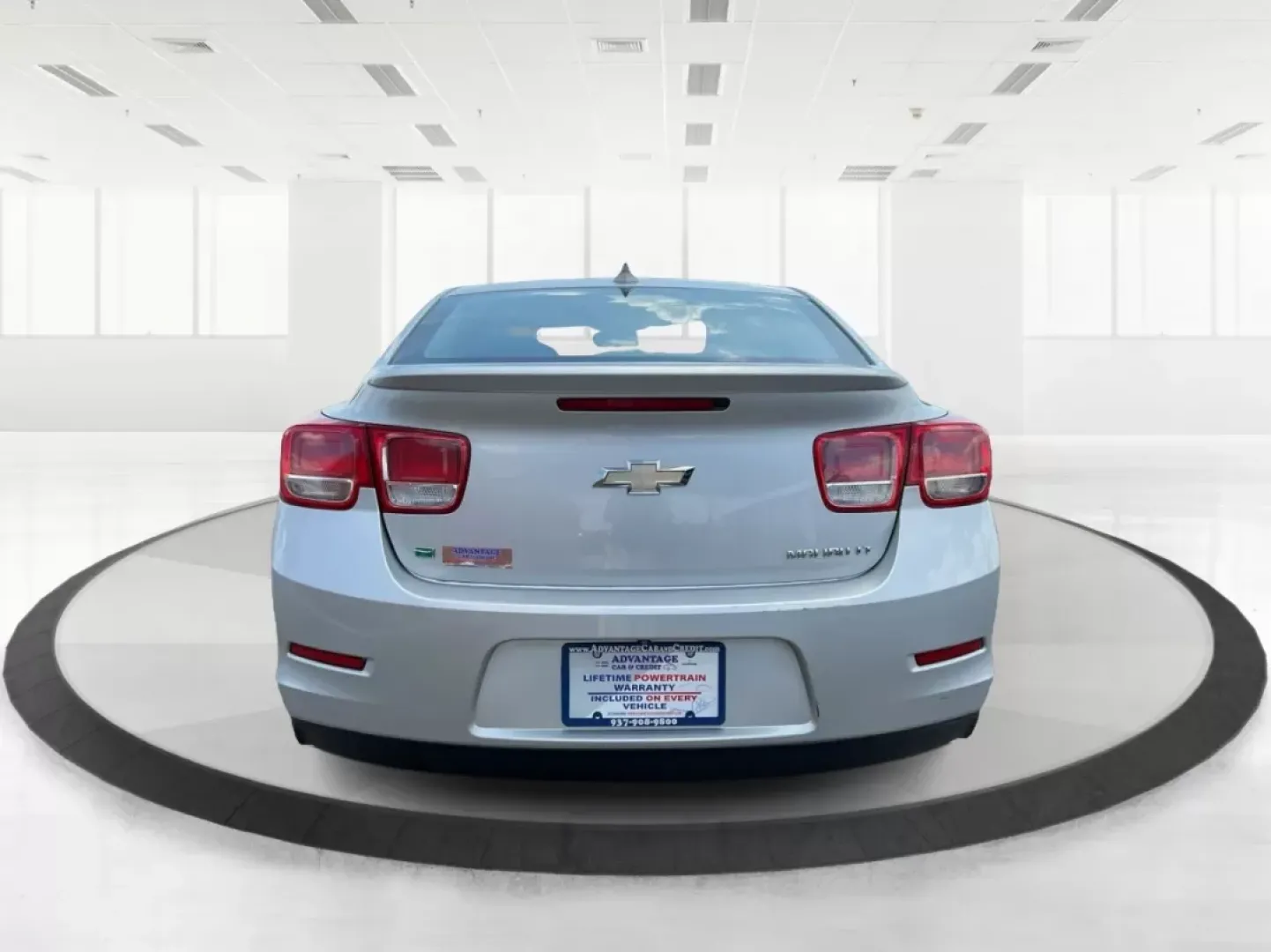 2015 Chevrolet Malibu 1LT (1G11C5SL9FU) with an ECOTEC 2.5L I-4 gasoline direct injection engine, located at 1184 Kauffman Ave, Fairborn, OH, 45324, (937) 908-9800, 39.807072, -84.030914 - **Experience the Road in Style with the 2015 Chevrolet Malibu 1LT Your Perfect Family Sedan!**<br /> <br /> If you're on the hunt for a reliable, stylish vehicle that effortlessly combines comfort, efficiency, and safety, look no further than the 2015 Chevrolet Malibu 1LT. Ideal for growing familie - Photo#3
