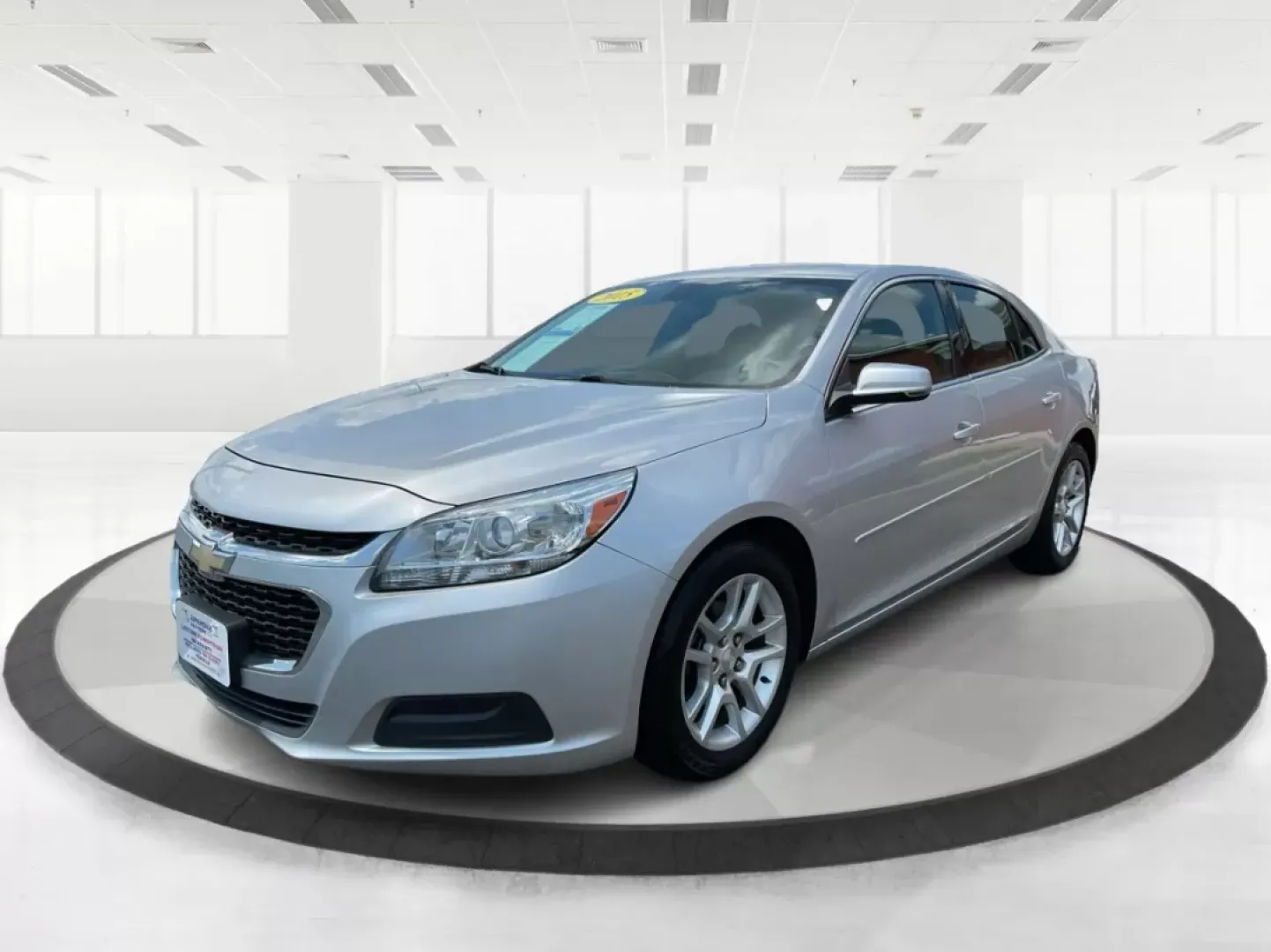 2015 Chevrolet Malibu 1LT (1G11C5SL9FU) with an ECOTEC 2.5L I-4 gasoline direct injection engine, located at 1184 Kauffman Ave, Fairborn, OH, 45324, (937) 908-9800, 39.807072, -84.030914 - **Experience the Road in Style with the 2015 Chevrolet Malibu 1LT Your Perfect Family Sedan!**<br /> <br /> If you're on the hunt for a reliable, stylish vehicle that effortlessly combines comfort, efficiency, and safety, look no further than the 2015 Chevrolet Malibu 1LT. Ideal for growing familie - Photo#7