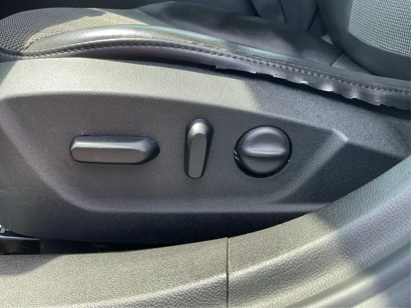 2015 Chevrolet Malibu 1LT (1G11C5SL9FU) with an ECOTEC 2.5L I-4 gasoline direct injection engine, located at 1184 Kauffman Ave, Fairborn, OH, 45324, (937) 908-9800, 39.807072, -84.030914 - **Experience the Road in Style with the 2015 Chevrolet Malibu 1LT Your Perfect Family Sedan!**<br /> <br /> If you're on the hunt for a reliable, stylish vehicle that effortlessly combines comfort, efficiency, and safety, look no further than the 2015 Chevrolet Malibu 1LT. Ideal for growing familie - Photo#17