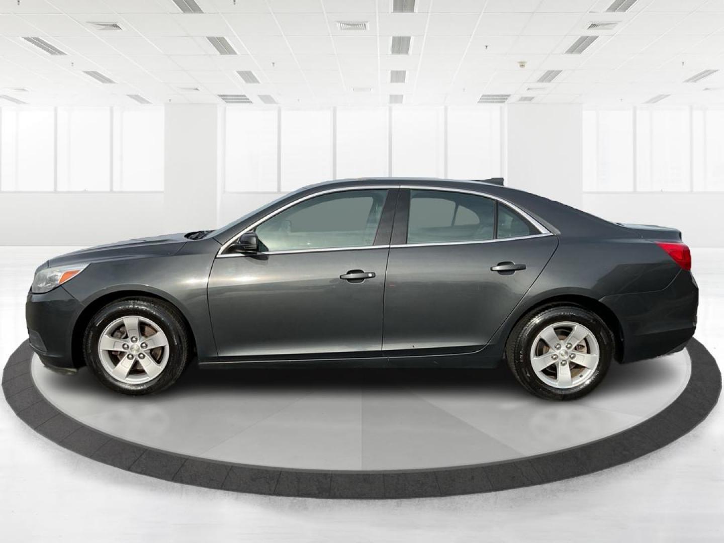 2015 Chevrolet Malibu 1LT (1G11C5SL4FF) with an ECOTEC 2.5L I-4 gasoline direct injection engine, located at 4508 South Dixie Dr, Moraine, OH, 45439, (937) 908-9800, 39.689976, -84.218452 - 2015 Chevrolet Malibu 1LT - Photo#5