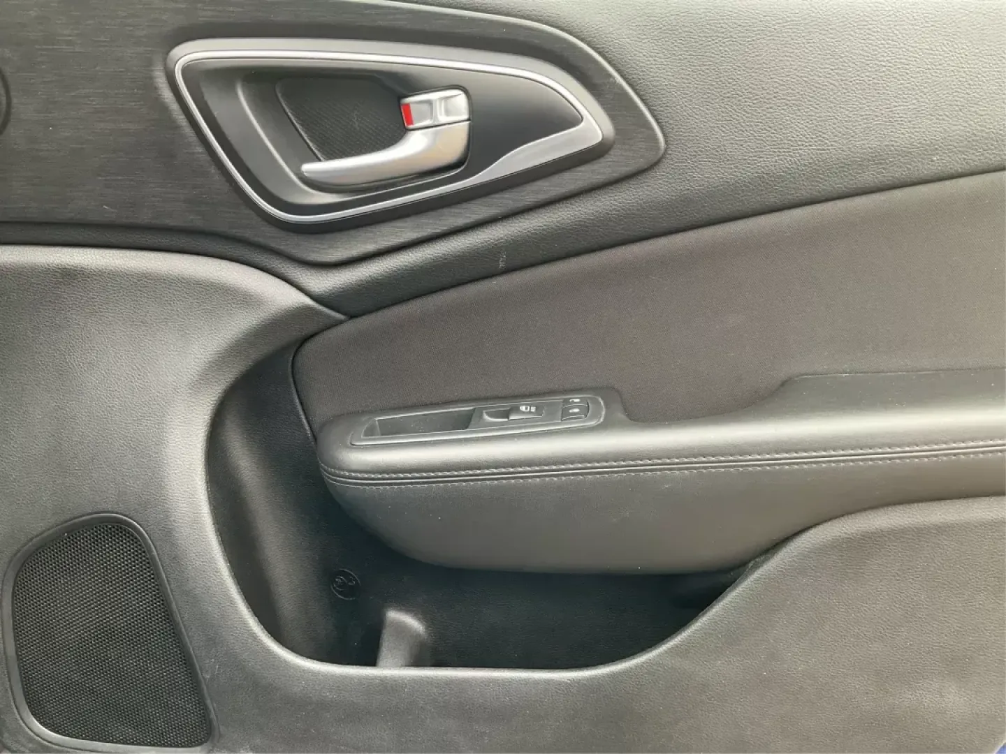 2015 Chrysler 200 Limited (1C3CCCAB9FN) with an 3.6L V-6 DOHC engine, located at 1230 East Main St, Xenia, OH, 45385, (937) 908-9800, 39.688026, -83.910172 - **Discover the Ultimate Sedan for Your Daily Adventures 2015 Chrysler 200 Limited in Fairborn, OH!**<br /> <br /> Are you ready to elevate your daily commute or family outings with a reliable and stylish vehicle? Look no further than the 2015 Chrysler 200 Limited, a sedan that combines comfort, tec - Photo#19