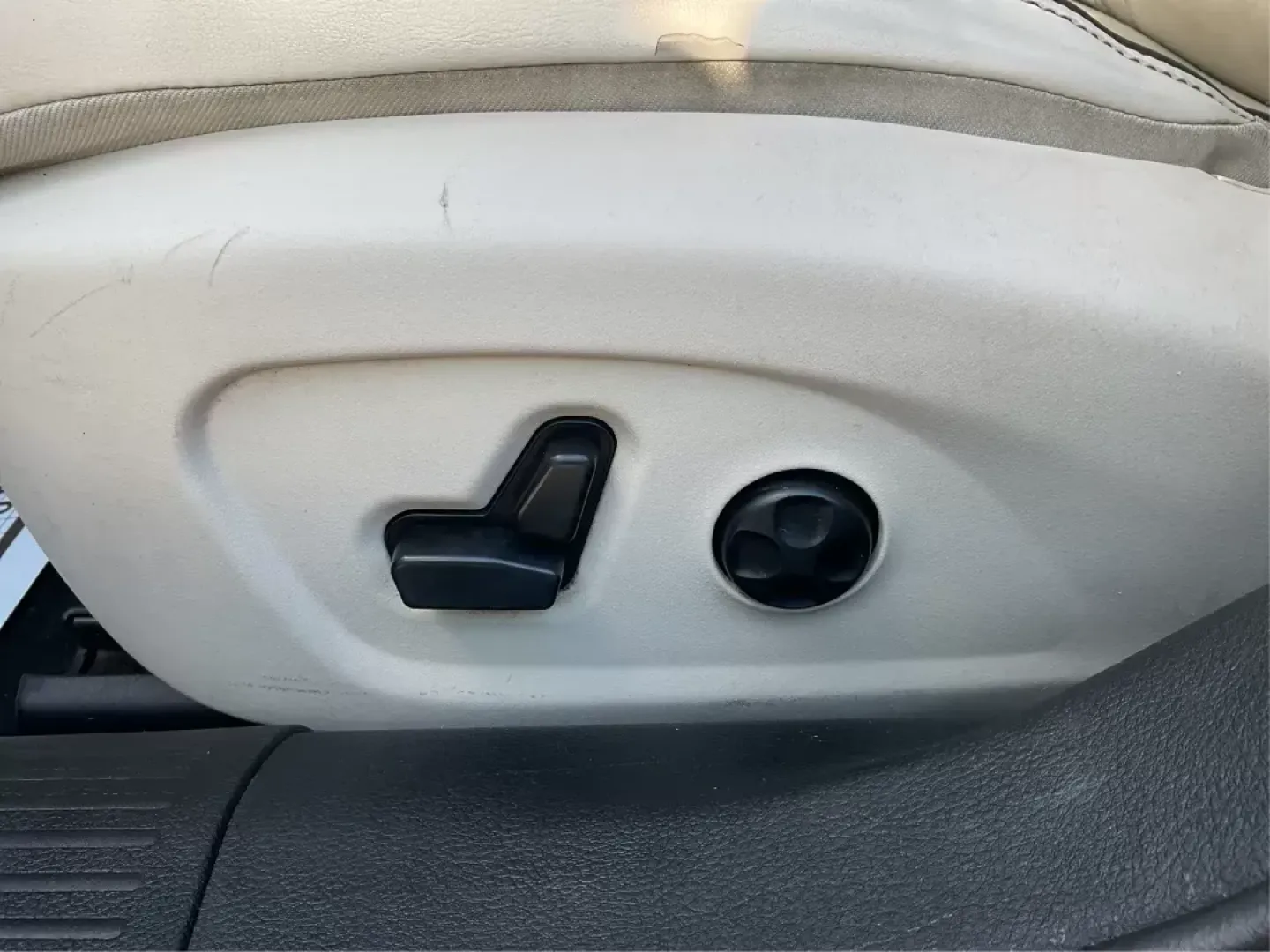 2015 Chrysler 200 C (1C3CCCCB9FN) with an Other engine, located at 1230 East Main St, Xenia, OH, 45385, (937) 908-9800, 39.688026, -83.910172 - 2015 Chrysler 200 C - Photo#18