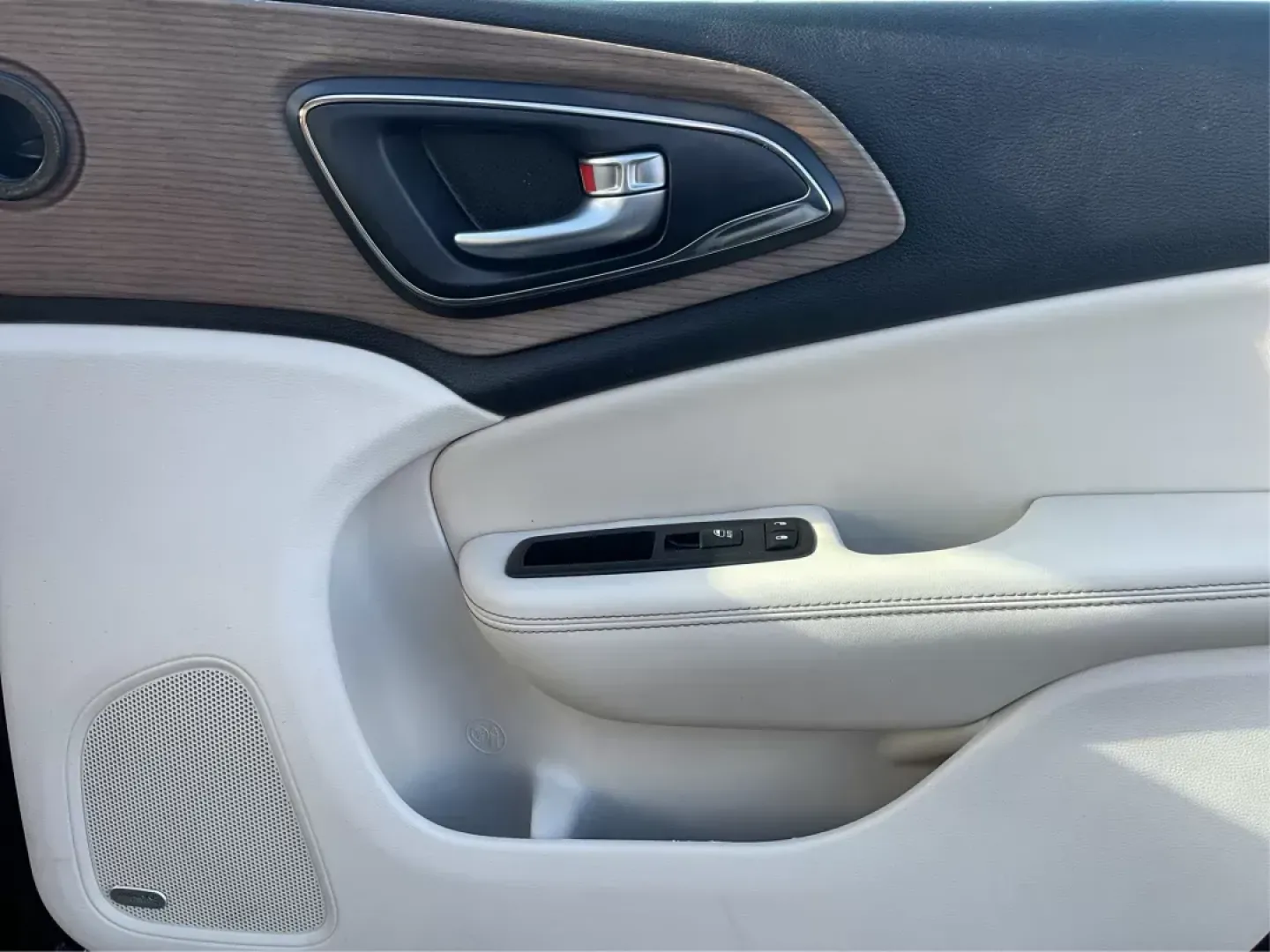 2015 Chrysler 200 C (1C3CCCCB9FN) with an Other engine, located at 1230 East Main St, Xenia, OH, 45385, (937) 908-9800, 39.688026, -83.910172 - 2015 Chrysler 200 C - Photo#20
