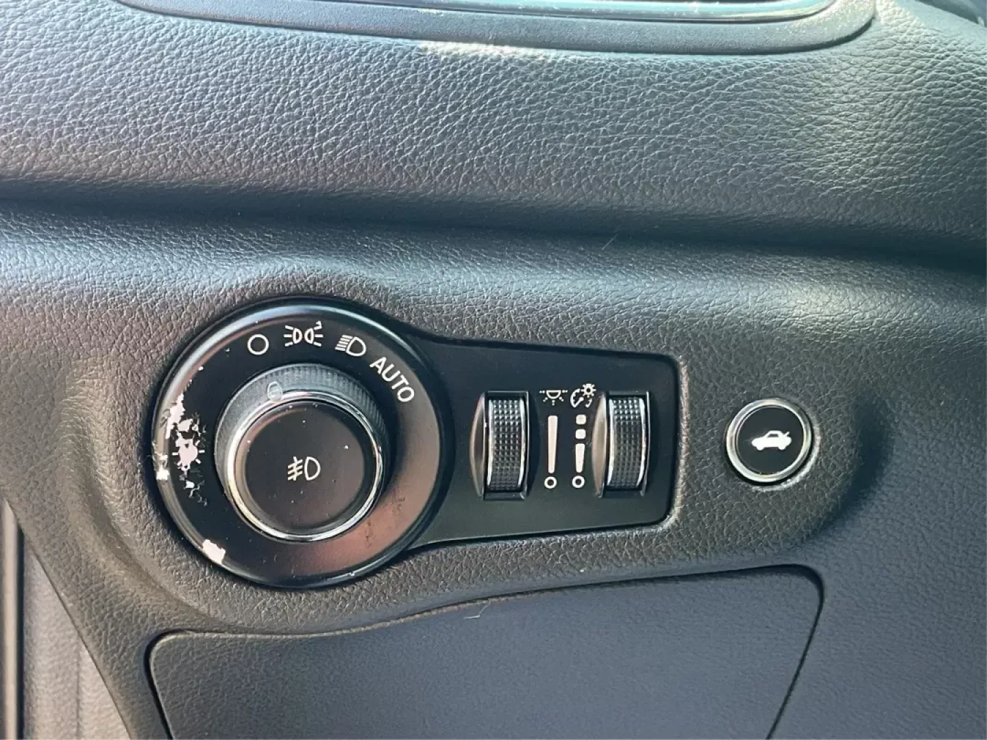 2015 Chrysler 200 S (1C3CCCBB2FN) with an Other engine, located at 880 E. National Road, Vandalia, OH, 45377, (937) 908-9800, 39.891918, -84.183594 - Discover the perfect blend of style, comfort, and reliability with this 2015 Chrysler 200 S, available now at Advantage Car and Credit in Fairborn, OH. Whether you're commuting to work, running errands, or embarking on weekend adventures, this sedan is designed to meet the needs of your active lifes - Photo#16