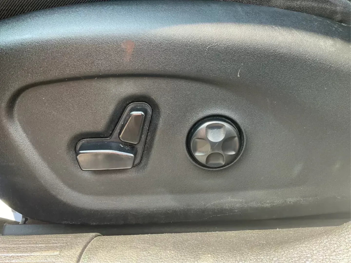 2015 Chrysler 200 S (1C3CCCBB2FN) with an Other engine, located at 880 E. National Road, Vandalia, OH, 45377, (937) 908-9800, 39.891918, -84.183594 - Discover the perfect blend of style, comfort, and reliability with this 2015 Chrysler 200 S, available now at Advantage Car and Credit in Fairborn, OH. Whether you're commuting to work, running errands, or embarking on weekend adventures, this sedan is designed to meet the needs of your active lifes - Photo#17