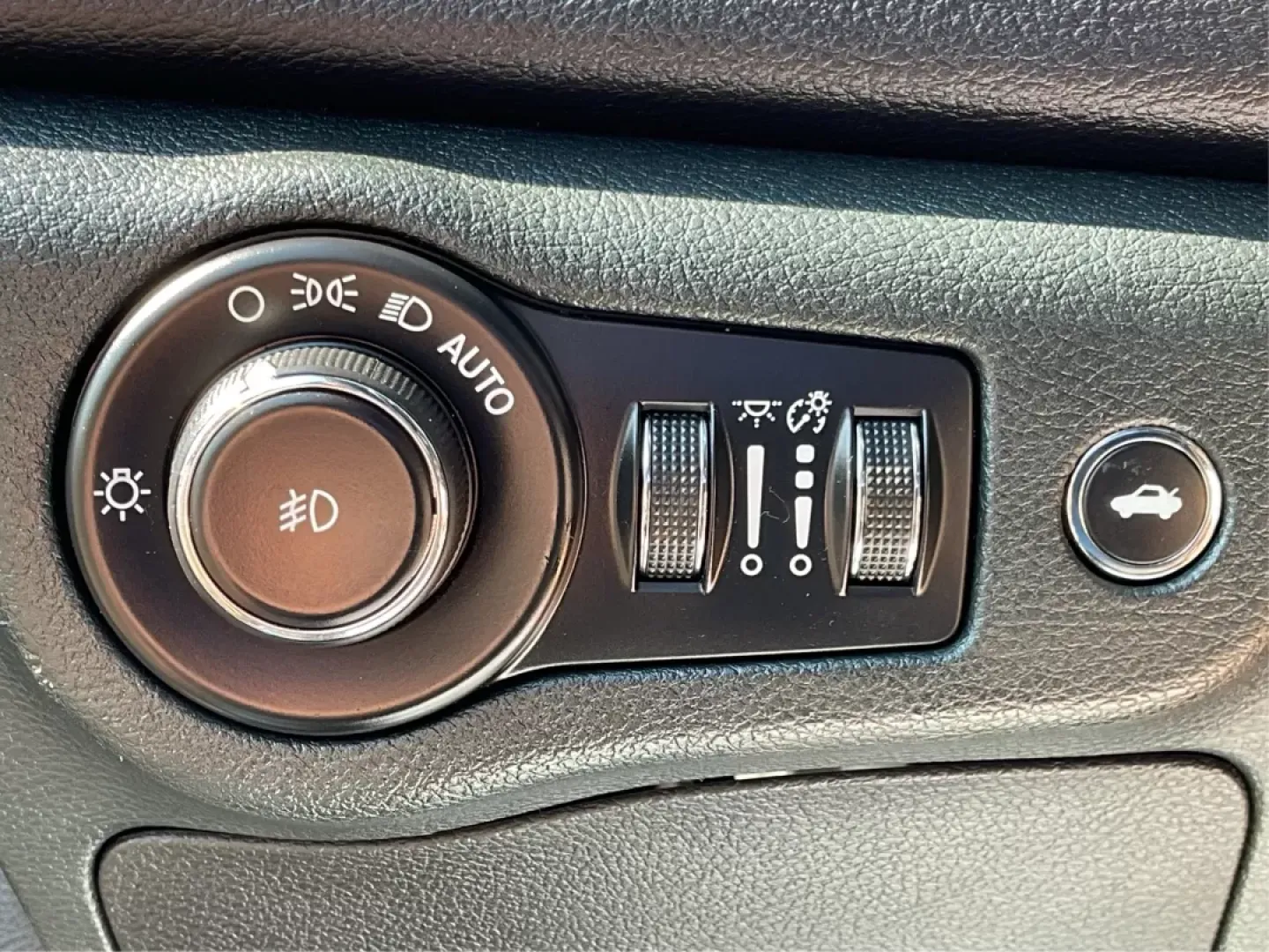 2015 Chrysler 200 S (1C3CCCBB8FN) with an Other engine, located at 1184 Kauffman Ave, Fairborn, OH, 45324, (937) 908-9800, 39.807072, -84.030914 - **Experience Luxury on a Budget with the 2015 Chrysler 200 S at Advantage Car and Credit**<br /> <br /> Looking for a stylish sedan that can handle your daily commute as effortlessly as your weekend adventures? The 2015 Chrysler 200 S is the perfect blend of comfort, technology, and modern aesthetic - Photo#16