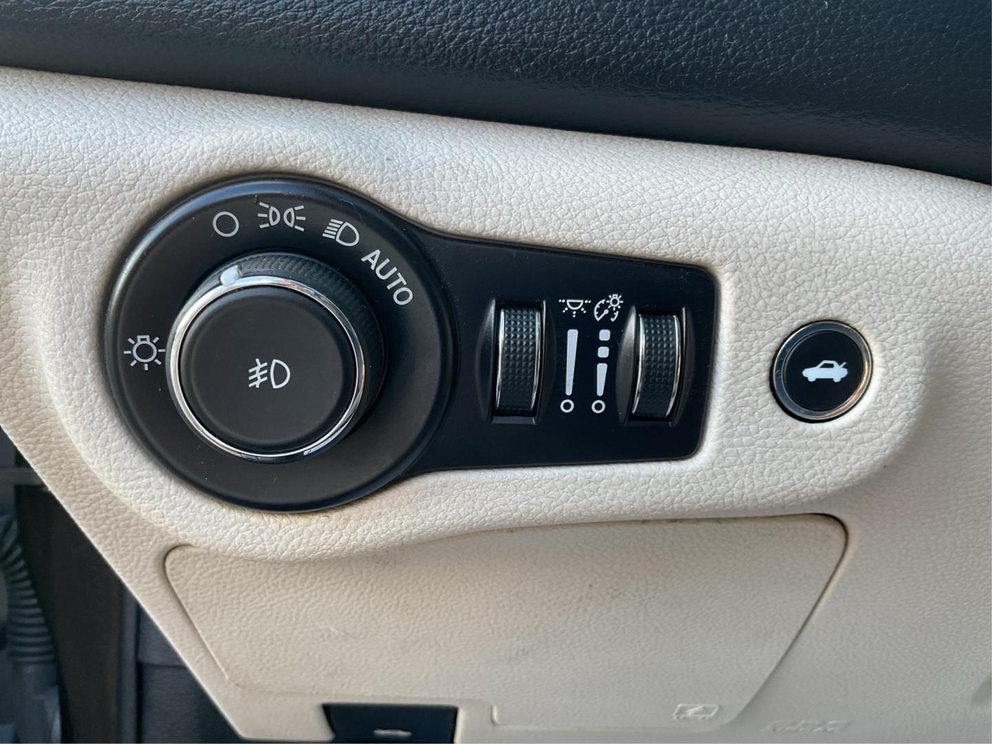 2015 Chrysler 200 C (1C3CCCCB9FN) with an Other engine, located at 1230 East Main St, Xenia, OH, 45385, (937) 908-9800, 39.688026, -83.910172 - 2015 Chrysler 200 C - Photo#16