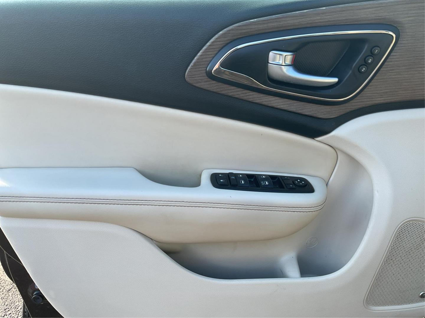 2015 Chrysler 200 C (1C3CCCCB9FN) with an Other engine, located at 1230 East Main St, Xenia, OH, 45385, (937) 908-9800, 39.688026, -83.910172 - 2015 Chrysler 200 C - Photo#18
