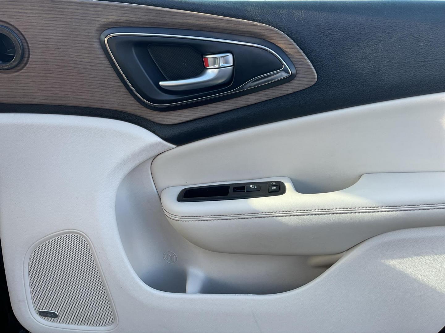2015 Chrysler 200 C (1C3CCCCB9FN) with an Other engine, located at 1230 East Main St, Xenia, OH, 45385, (937) 908-9800, 39.688026, -83.910172 - 2015 Chrysler 200 C - Photo#19