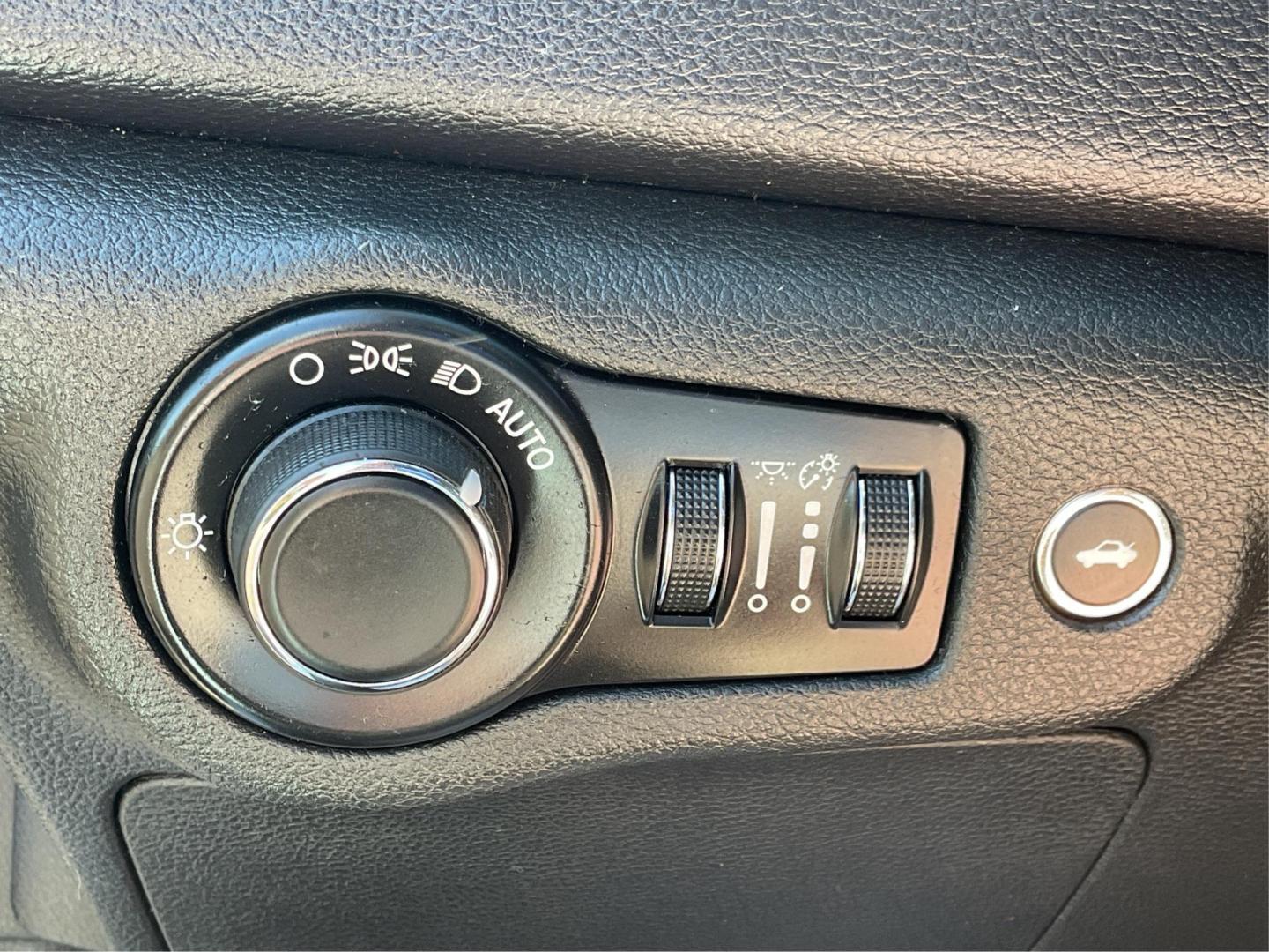 2015 Chrysler 200 Limited (1C3CCCAB5FN) with an 2.4L L4 DOHC 16V engine, 9-Speed Automatic transmission, located at 8750 N County Rd 25A, Piqua, OH, 45356, (937) 908-9800, 40.164391, -84.232513 - 2015 Chrysler 200 Limited - Photo#16