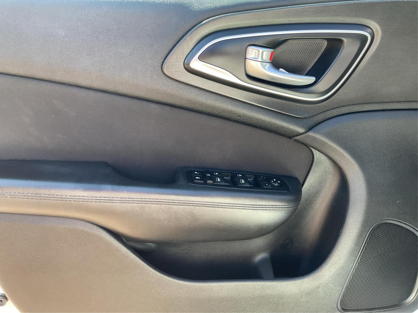 2015 Chrysler 200 Limited (1C3CCCAB5FN) with an 2.4L L4 DOHC 16V engine, 9-Speed Automatic transmission, located at 8750 N County Rd 25A, Piqua, OH, 45356, (937) 908-9800, 40.164391, -84.232513 - 2015 Chrysler 200 Limited - Photo#18