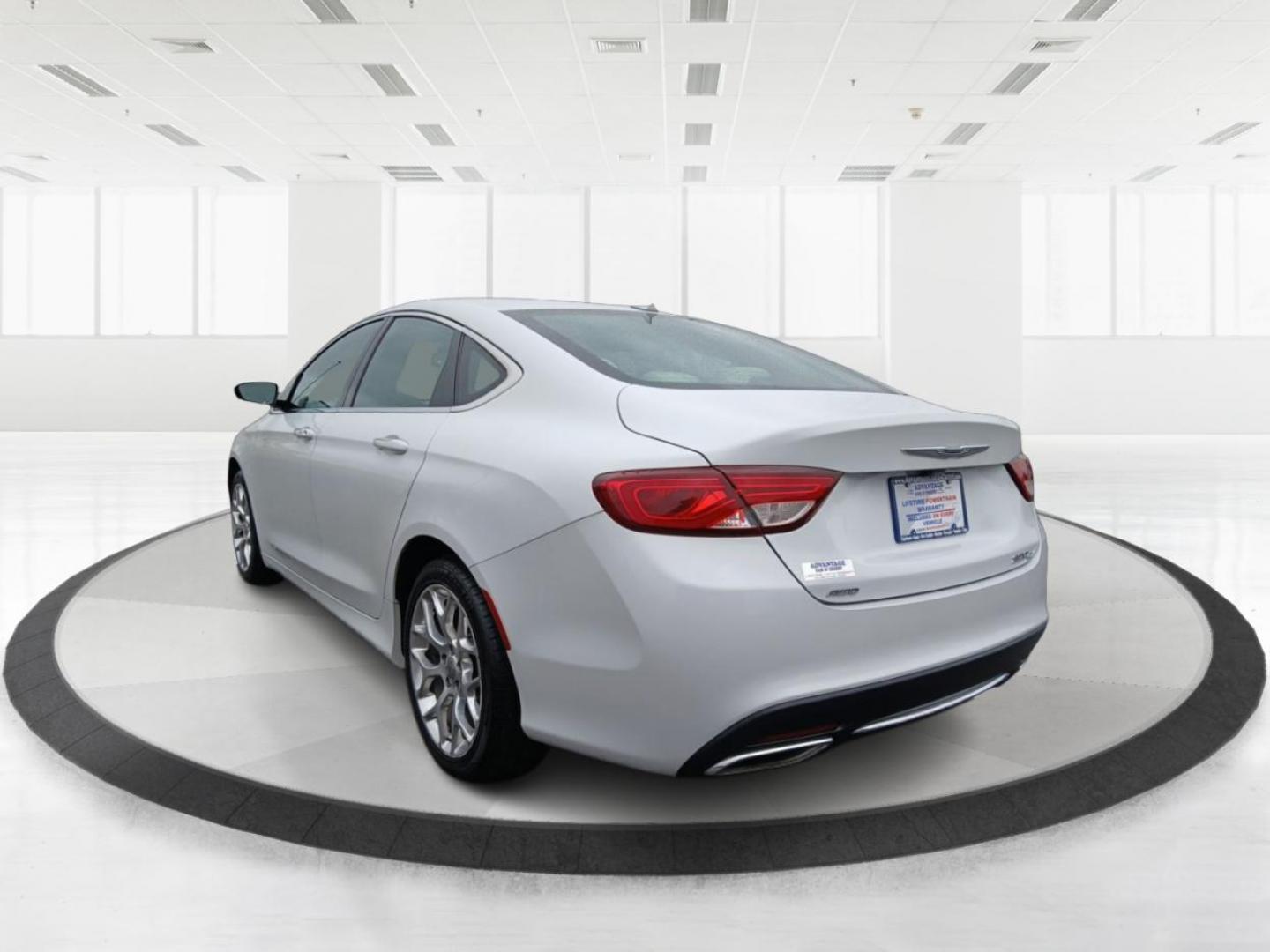 2015 Chrysler 200 C AWD (1C3CCCEG3FN) with an 3.6L V6 DOHC 24V FFV engine, 9-Speed Automatic transmission, located at 1230 East Main St, Xenia, OH, 45385, (937) 908-9800, 39.688026, -83.910172 - 2015 Chrysler 200 C AWD - Photo#4